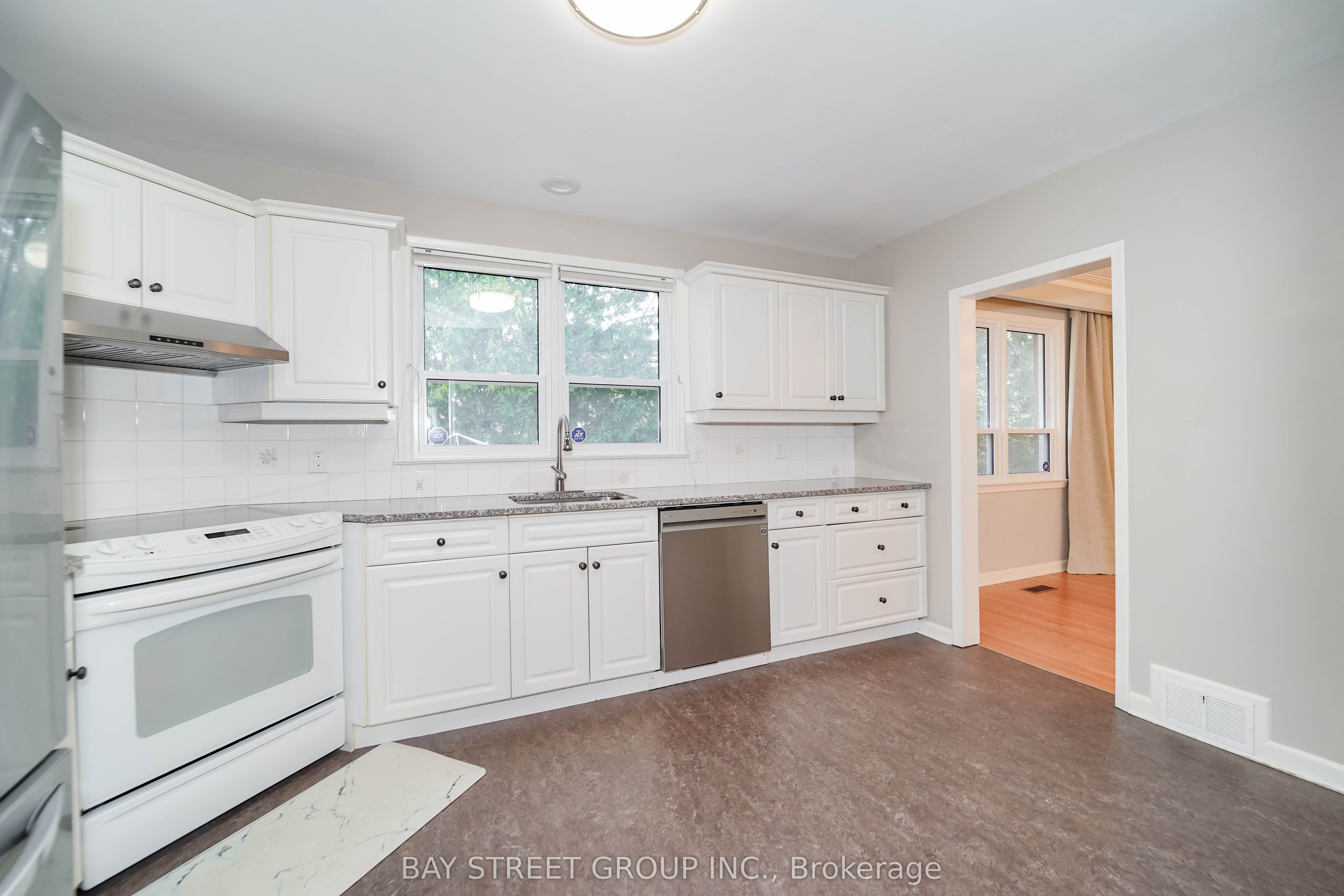 683 Conacher Drive Property Photo 12