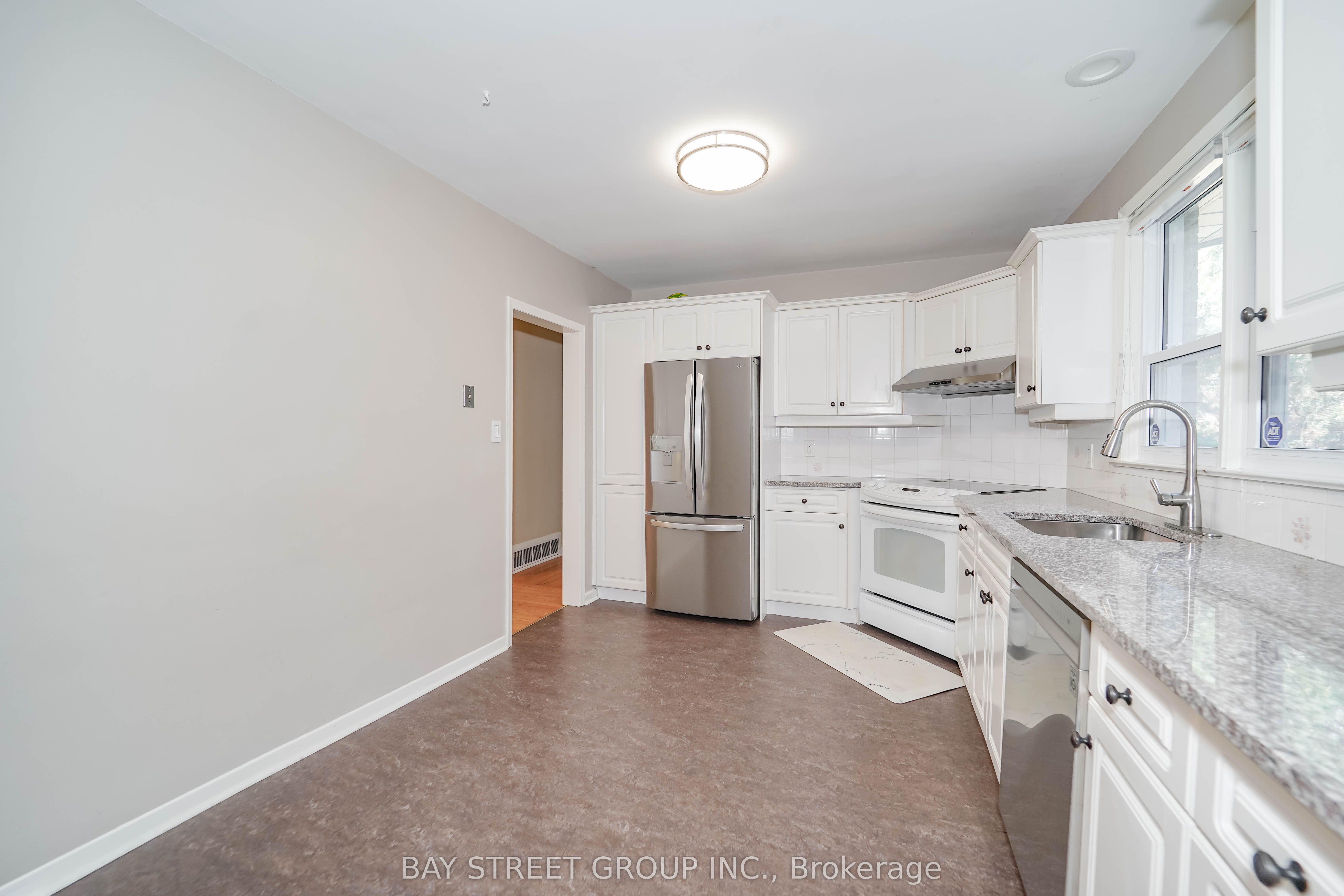 683 Conacher Drive Property Photo 14