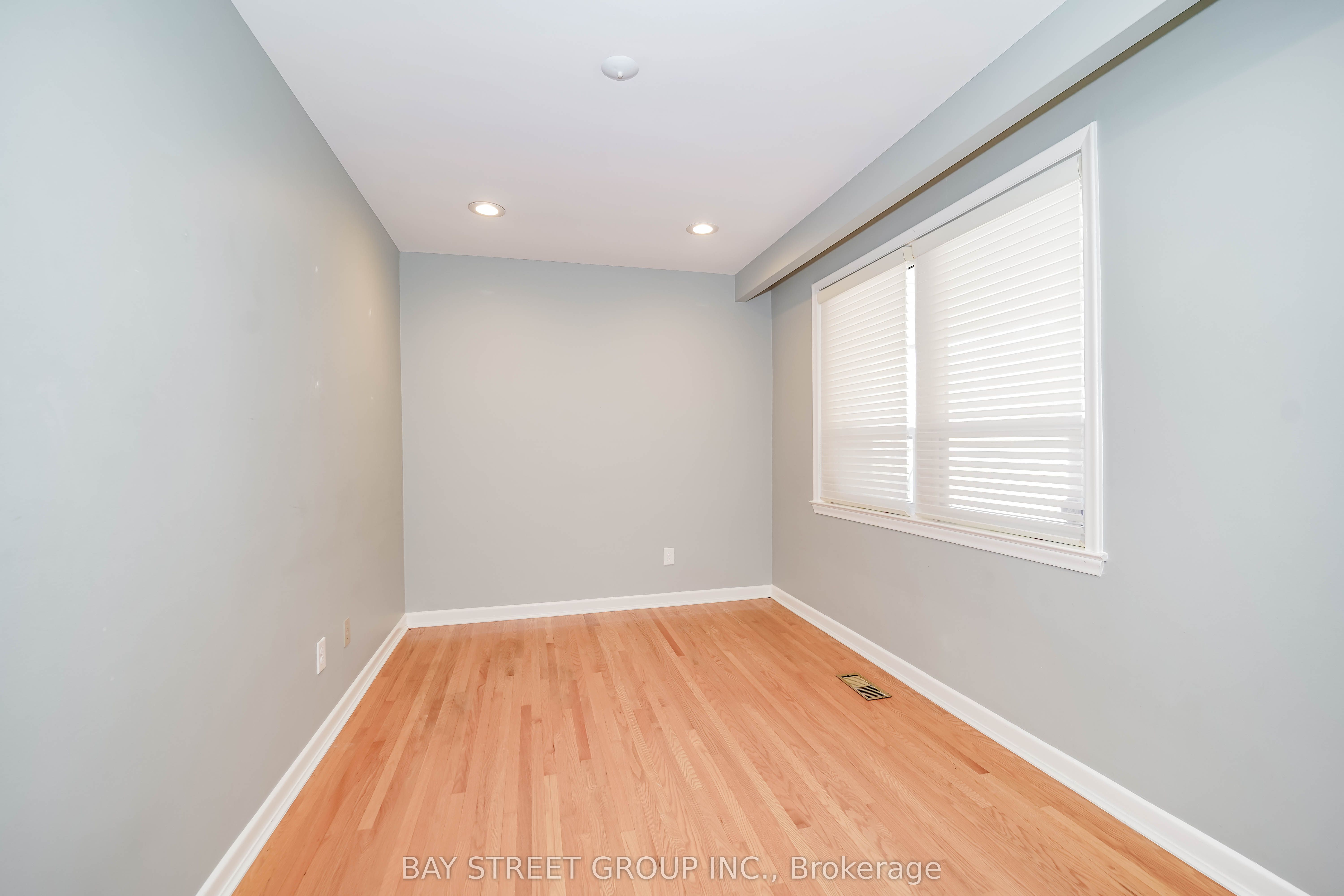 683 Conacher Drive Property Photo 27