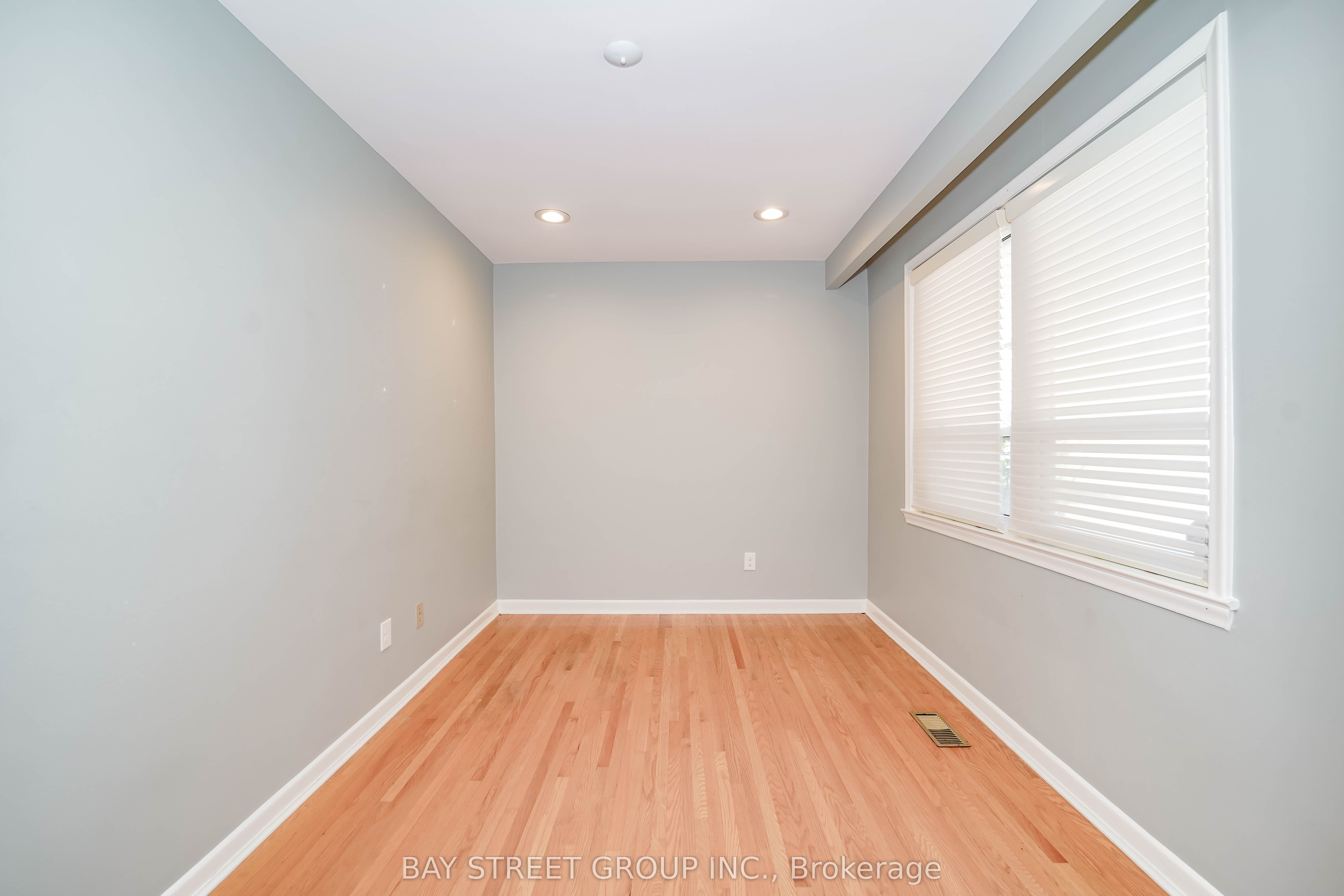 683 Conacher Drive Property Photo 28