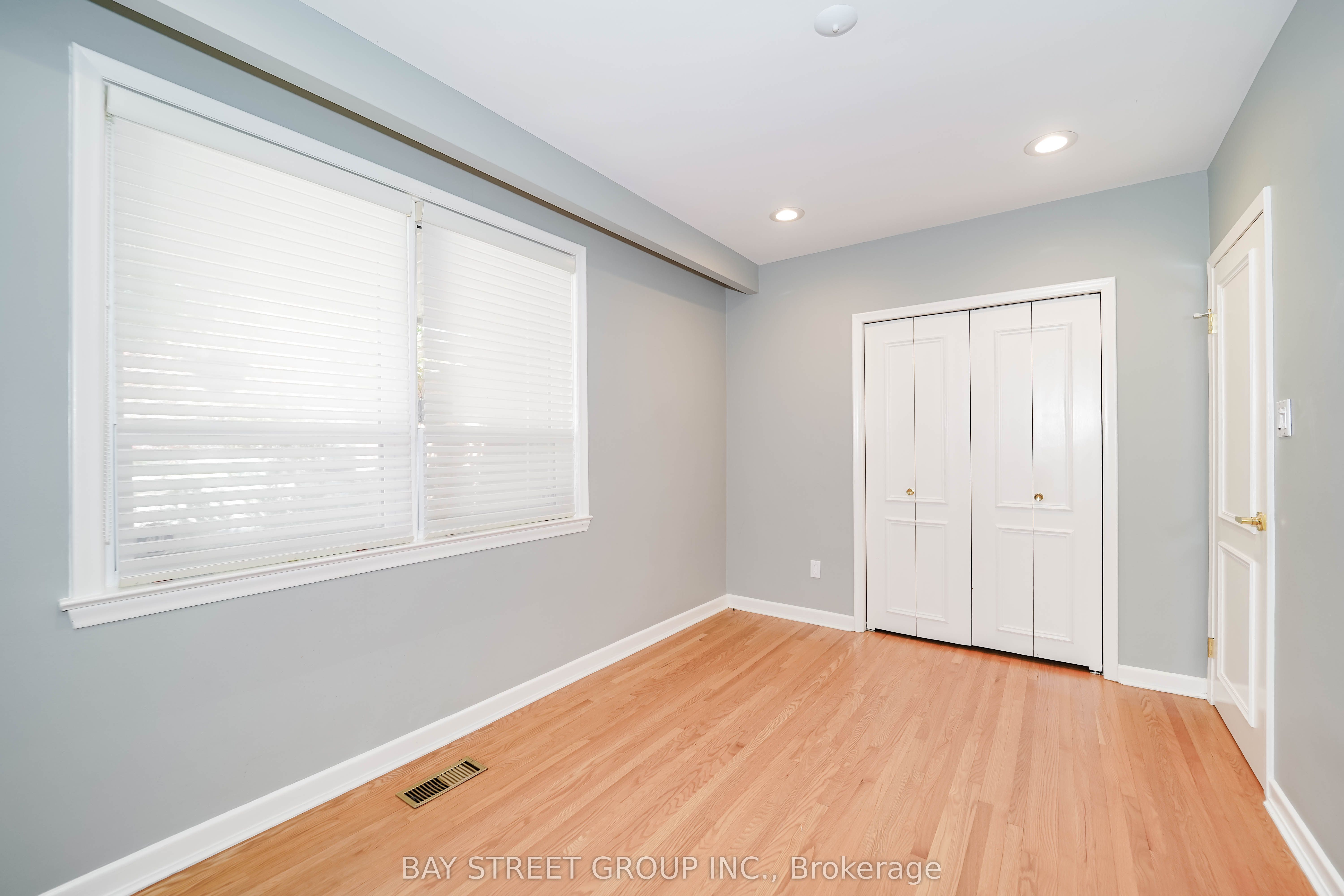 683 Conacher Drive Property Photo 30