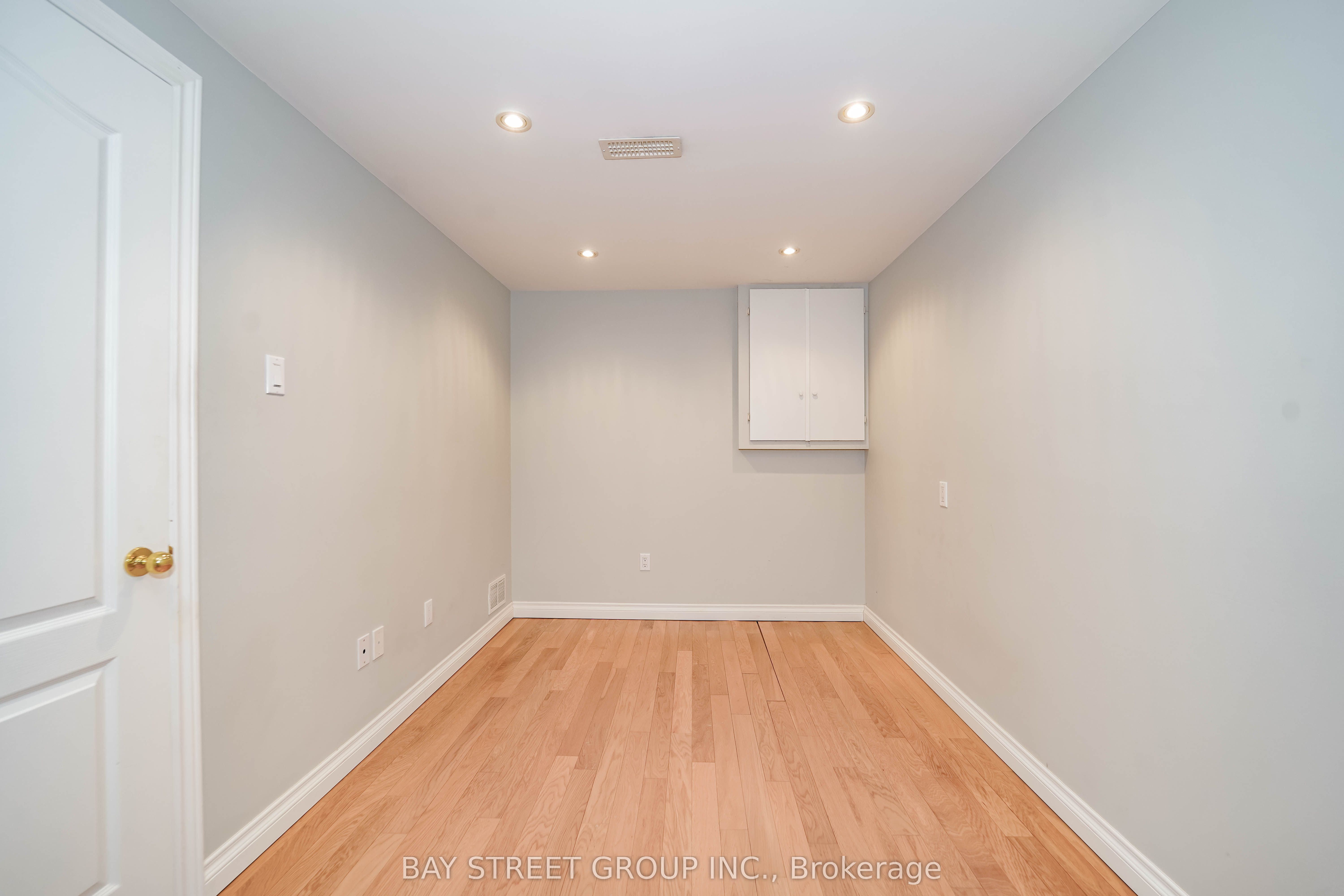 683 Conacher Drive Property Photo 34