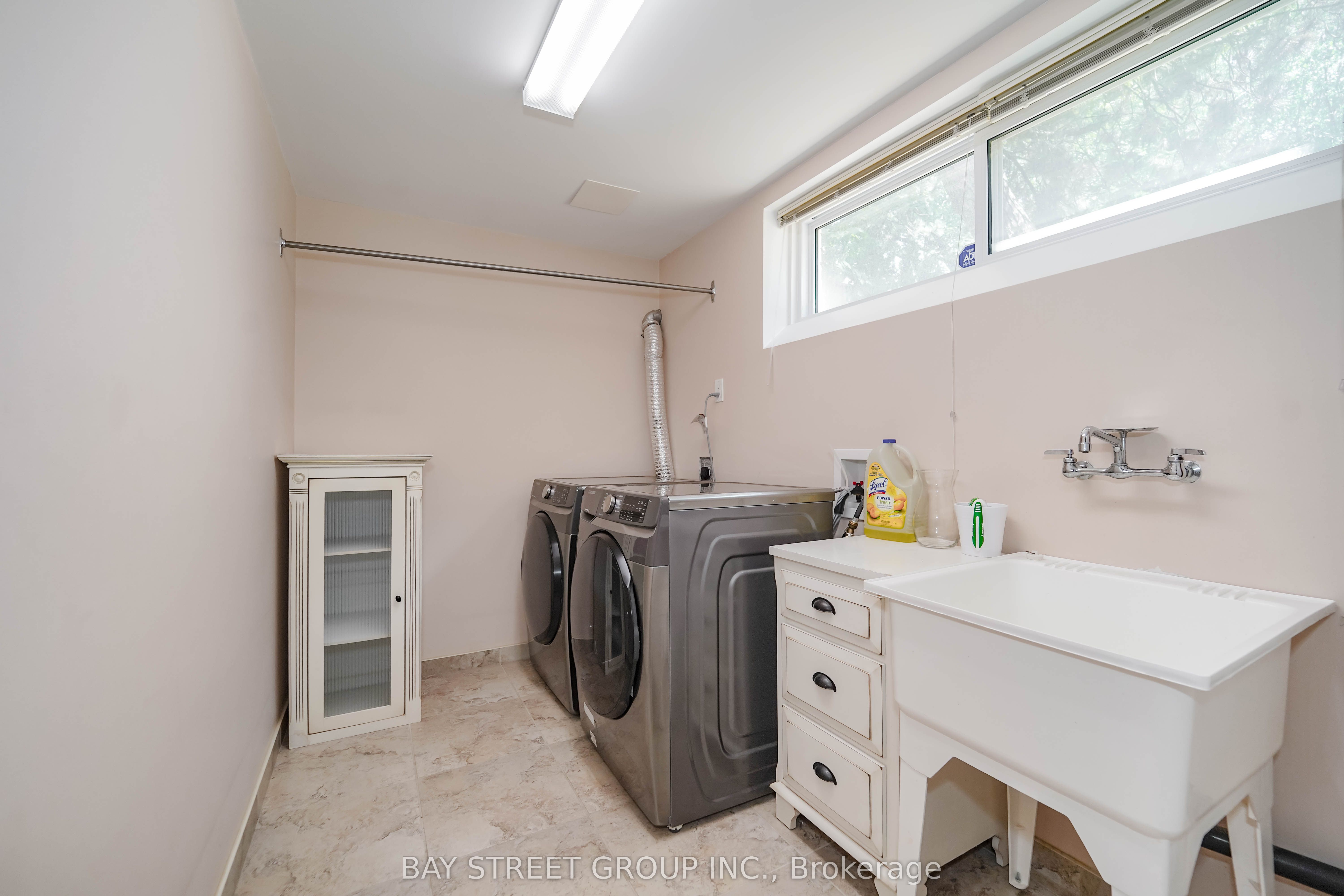 683 Conacher Drive Property Photo 39