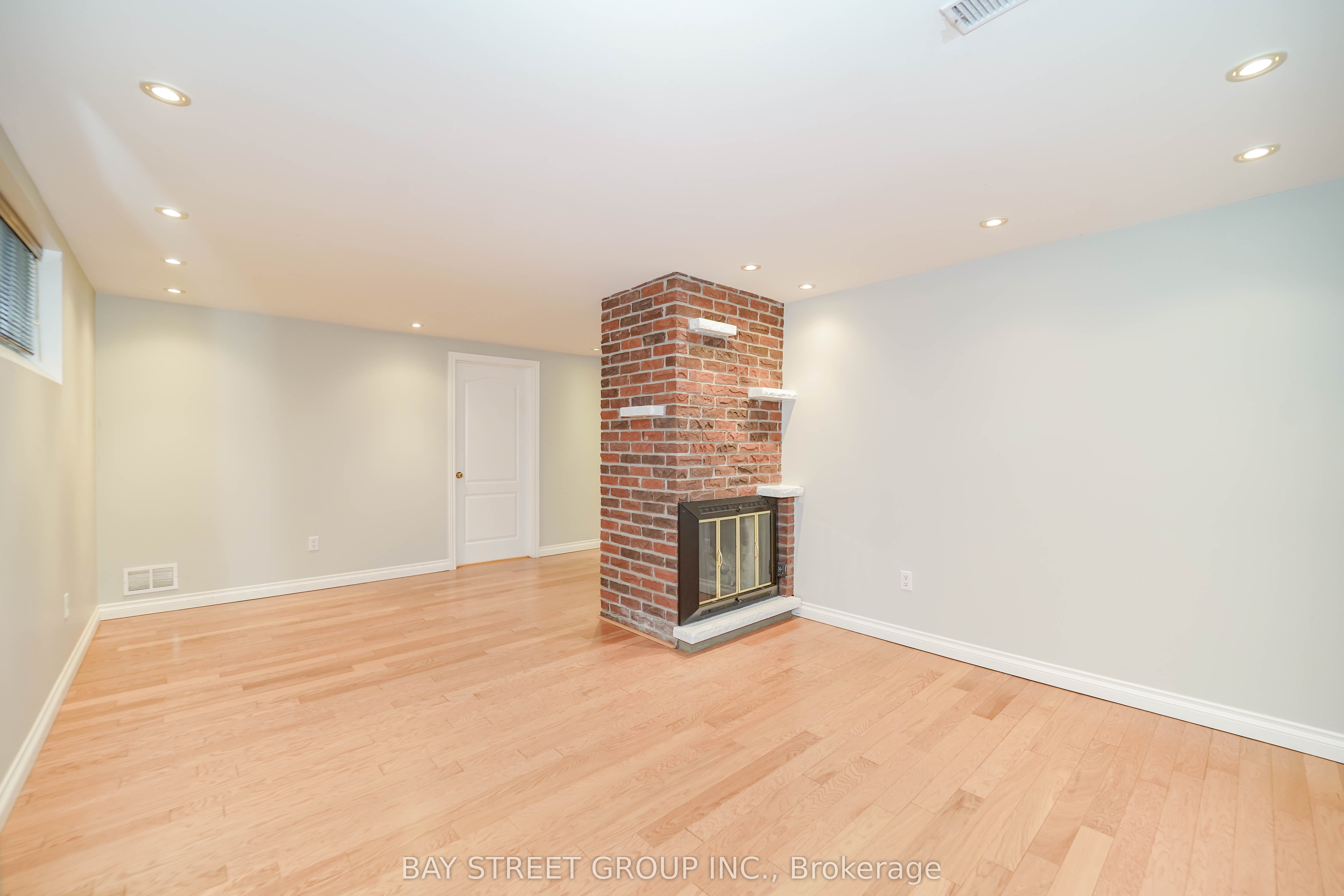 683 Conacher Drive Property Photo 43