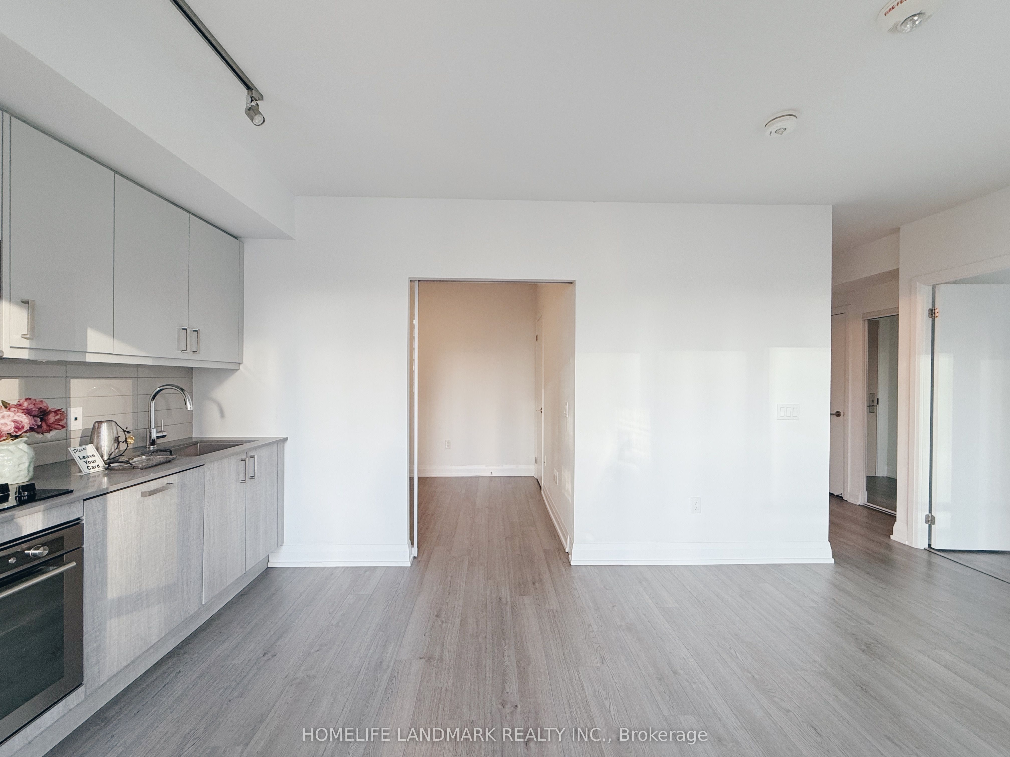 77 Mutual Street 1705 Property Photo 1