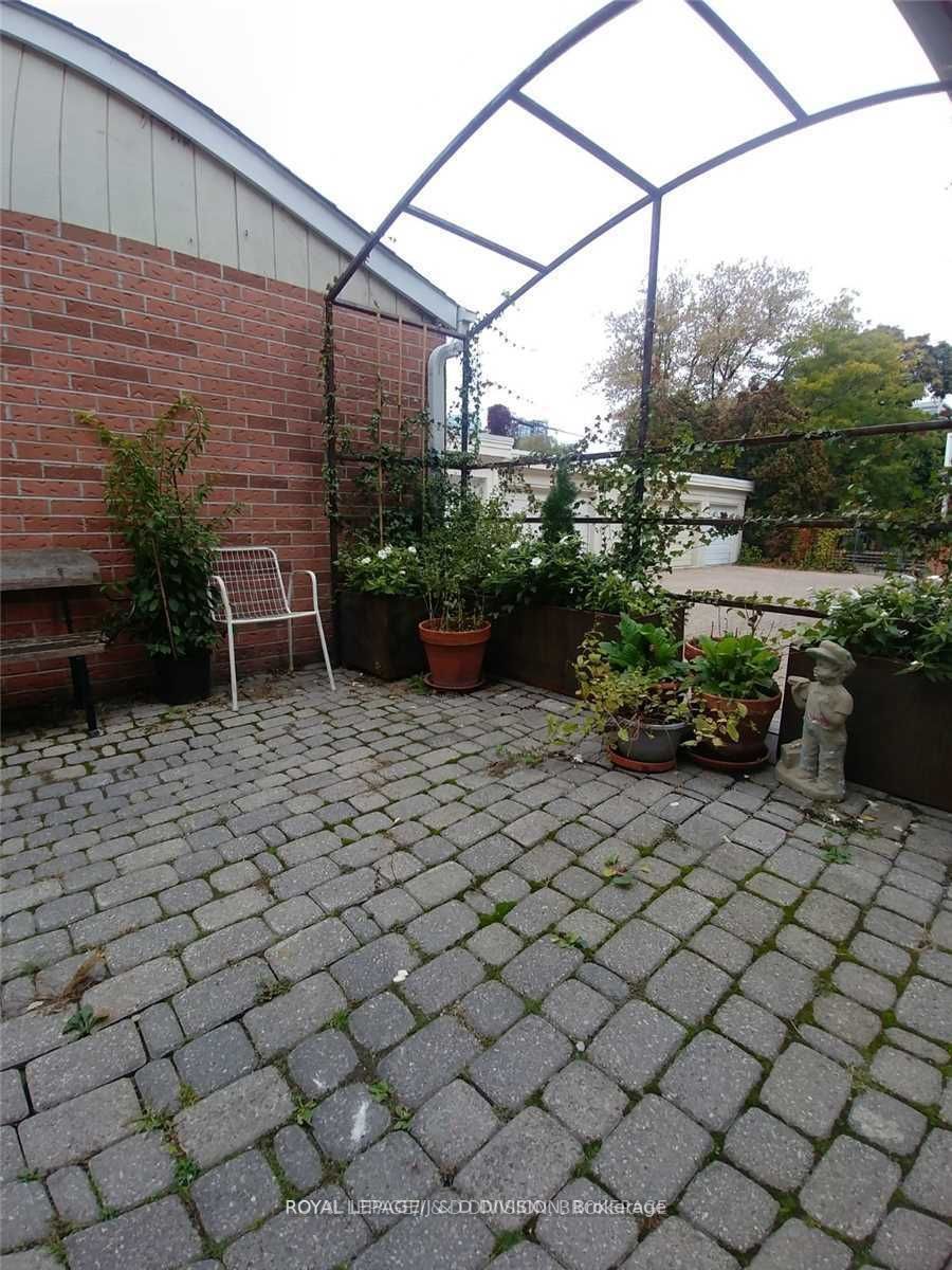 34 Edmund Avenue Property Photo 25