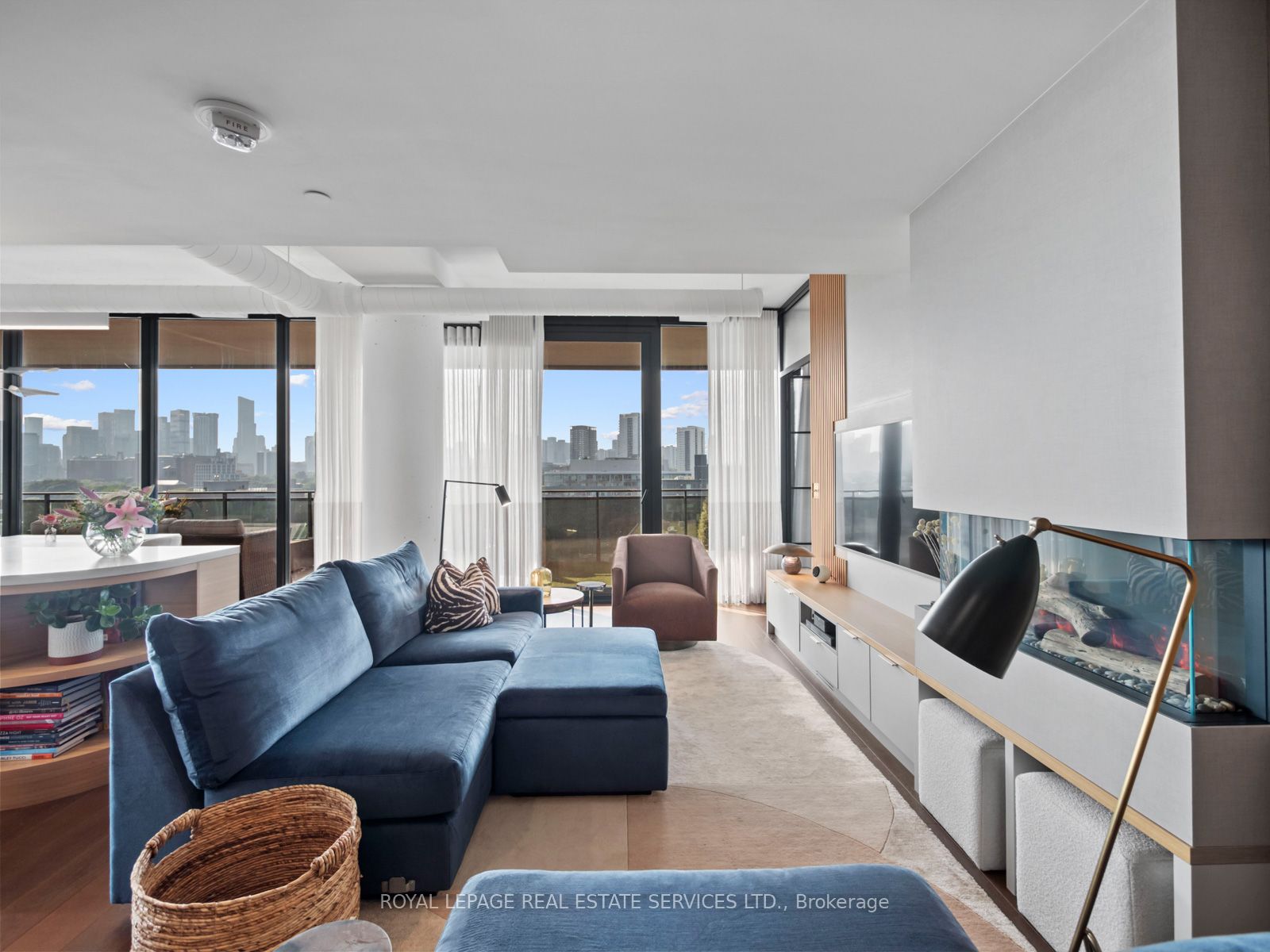 21 Lawren Harris Square 904 Property Photo 1