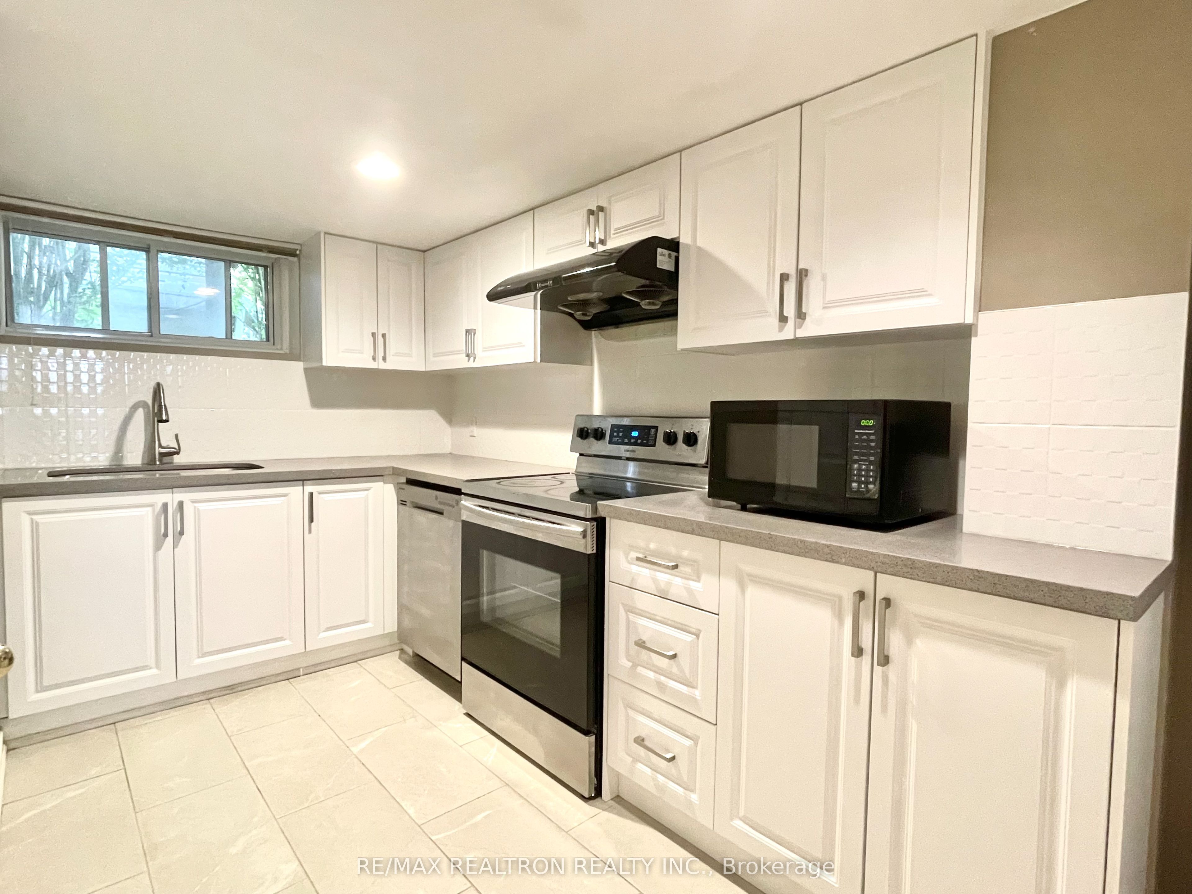 62 Geraldton Crescent Lower Property Photo 1