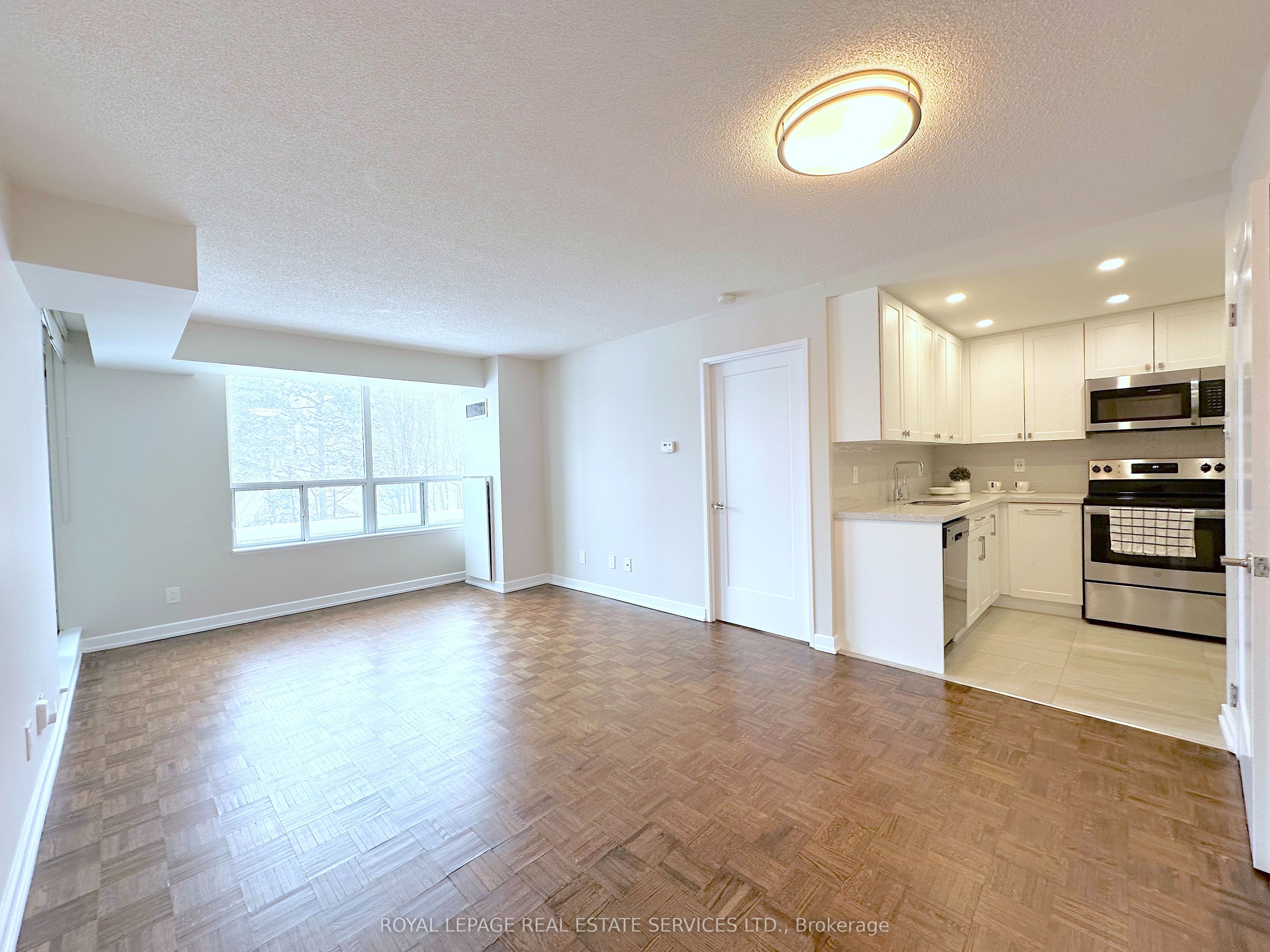 17 Brookbanks Drive 703 Property Photo 2