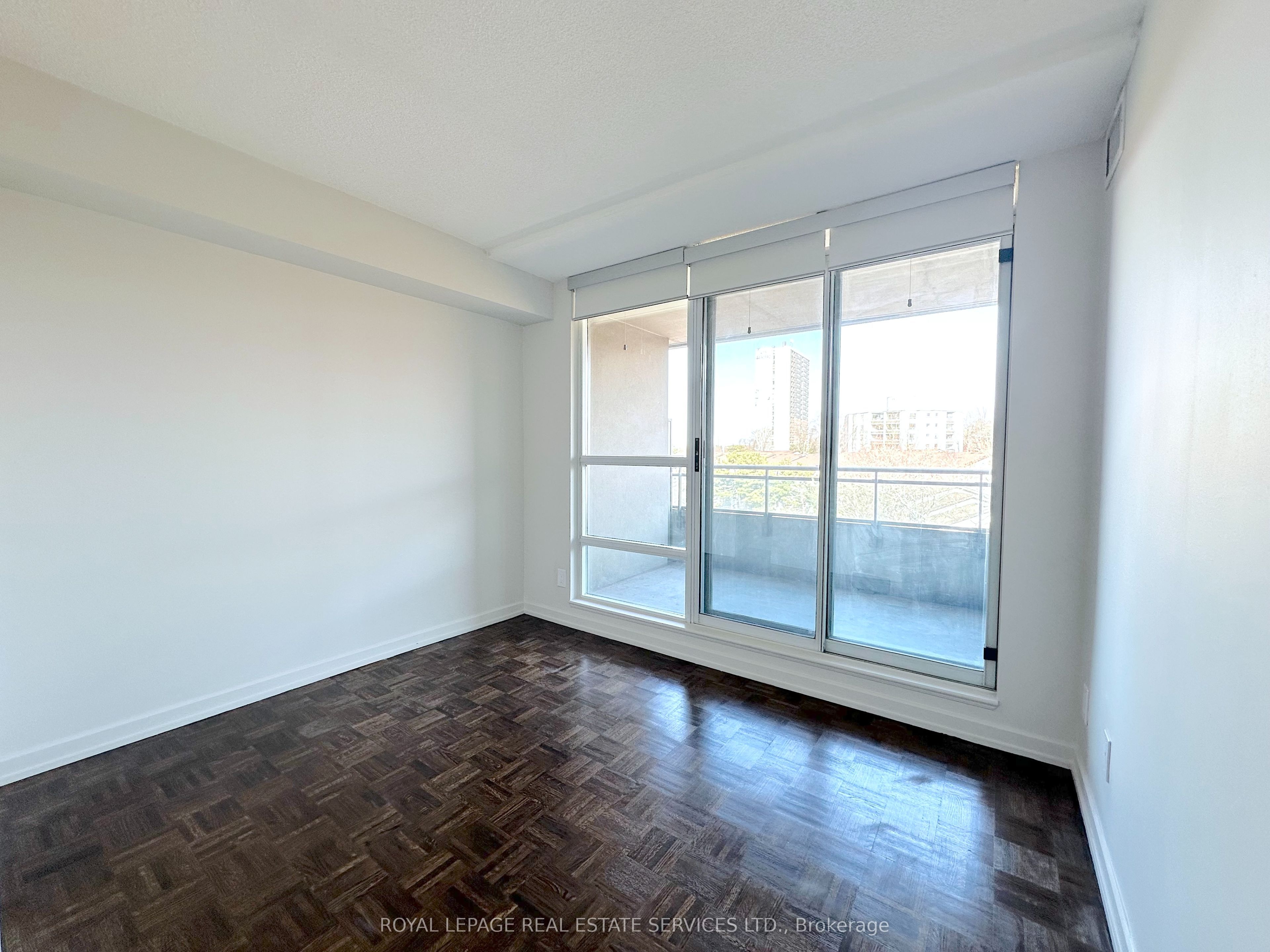 17 Brookbanks Drive 703 Property Photo 6