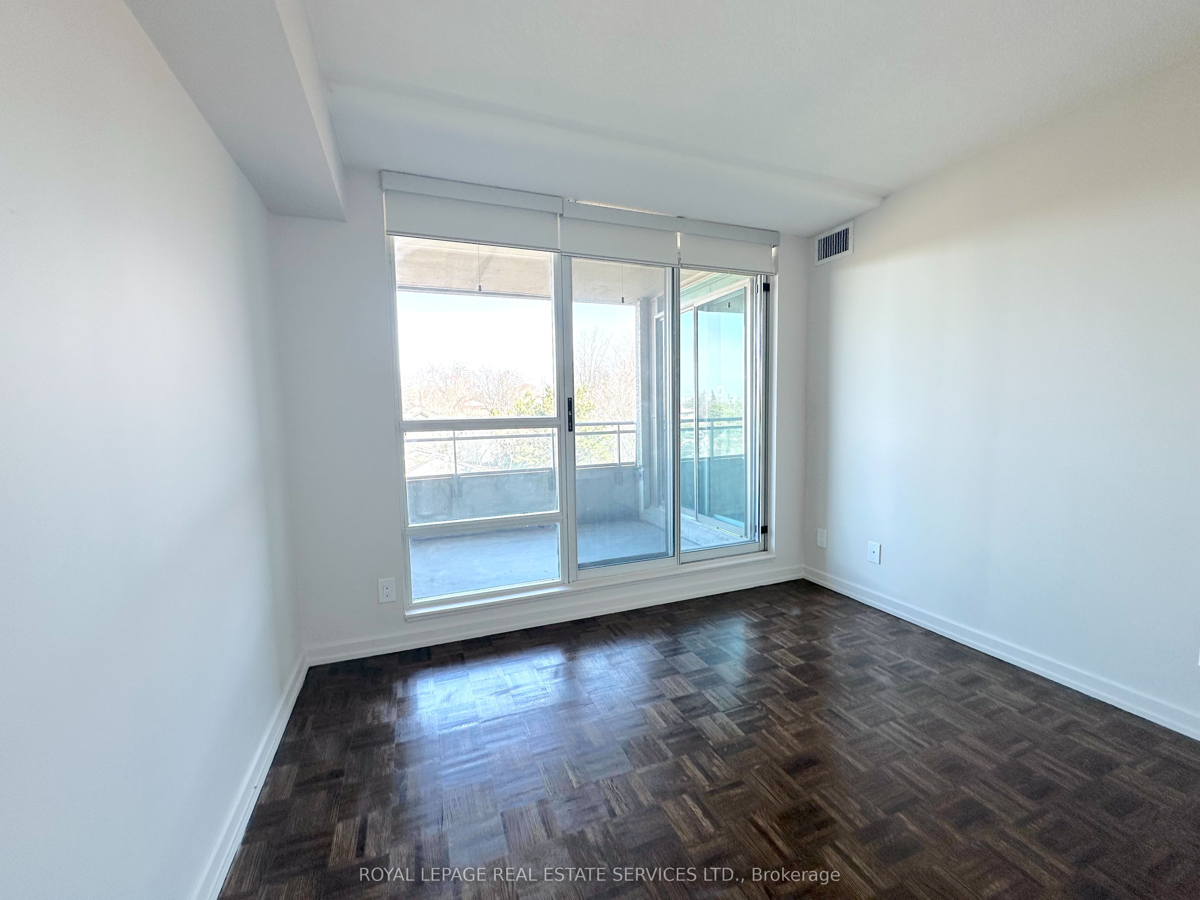 17 Brookbanks Drive 703 Property Photo 7