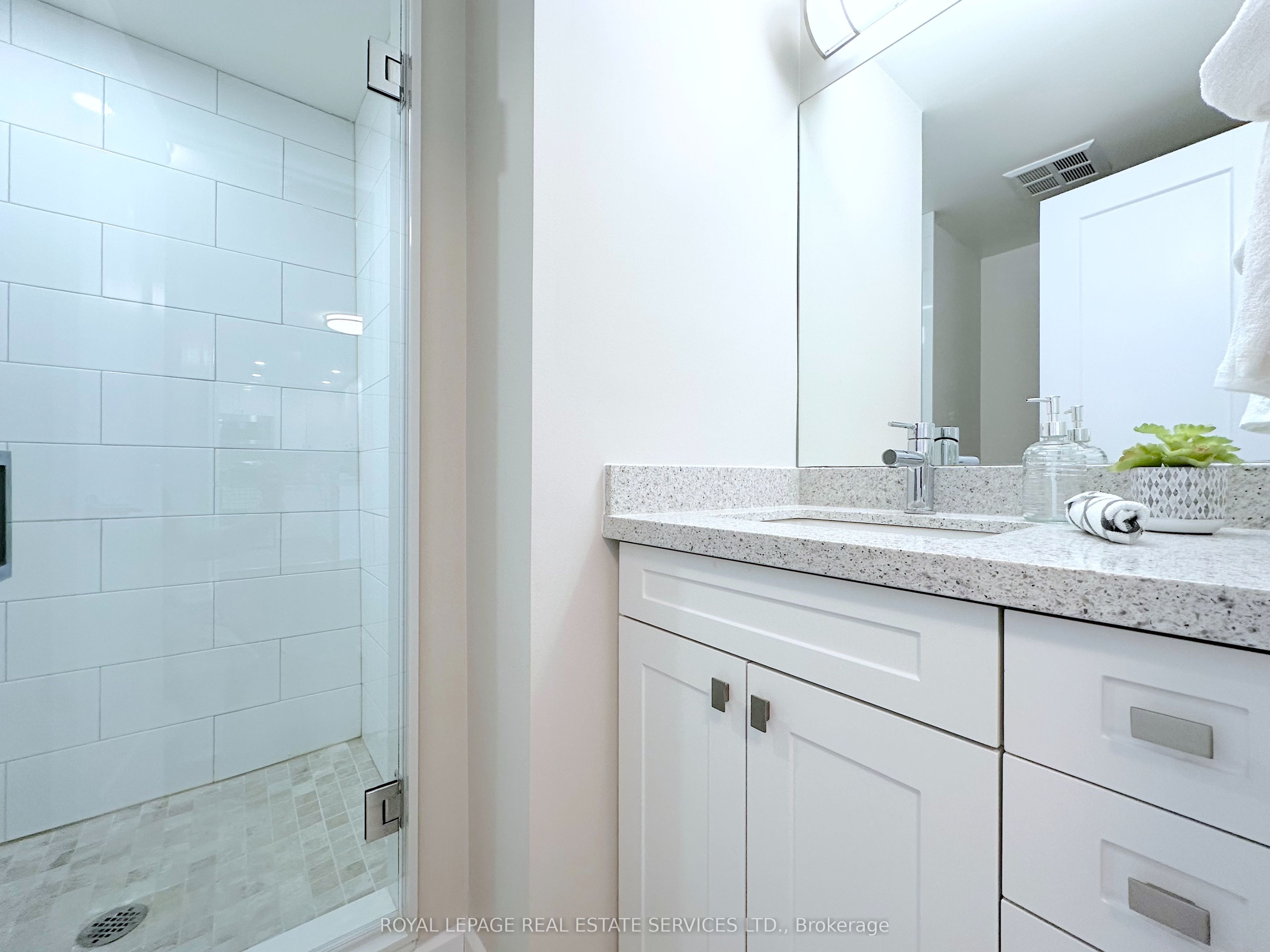 17 Brookbanks Drive 703 Property Photo 8