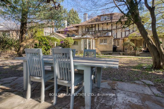 40 Castle Frank Crescent Property Photo 4