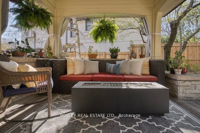 40 Castle Frank Crescent Property Photo 5