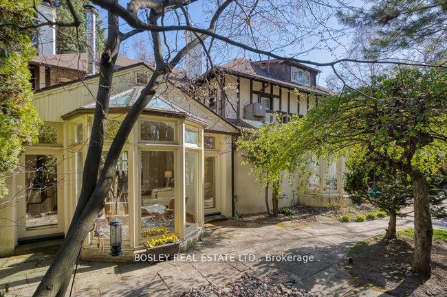 40 Castle Frank Crescent Property Photo 7
