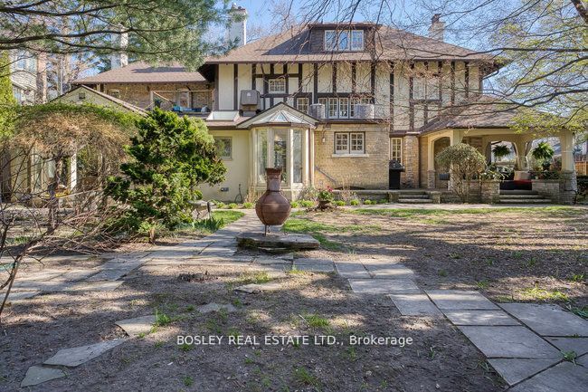 40 Castle Frank Crescent Property Photo 8