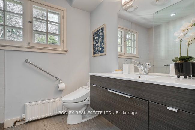 40 Castle Frank Crescent Property Photo 14