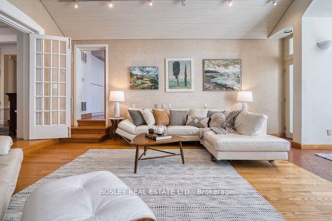 40 Castle Frank Crescent Property Photo 16