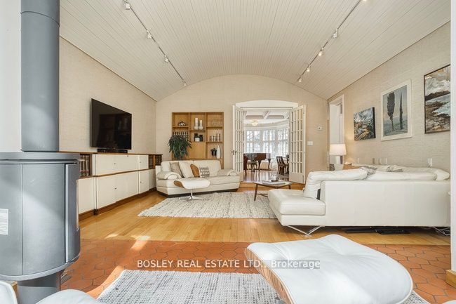 40 Castle Frank Crescent Property Photo 18