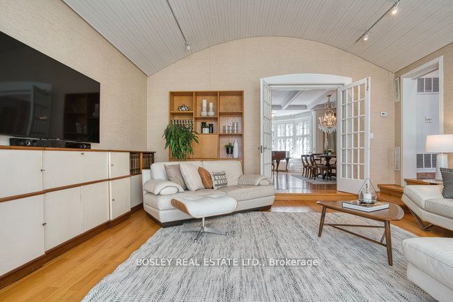 40 Castle Frank Crescent Property Photo 19