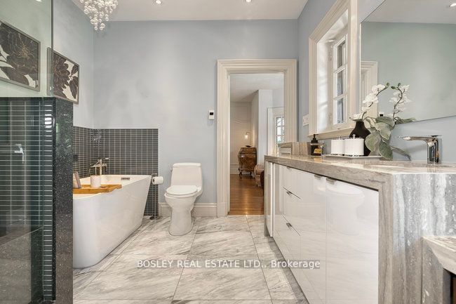 40 Castle Frank Crescent Property Photo 38