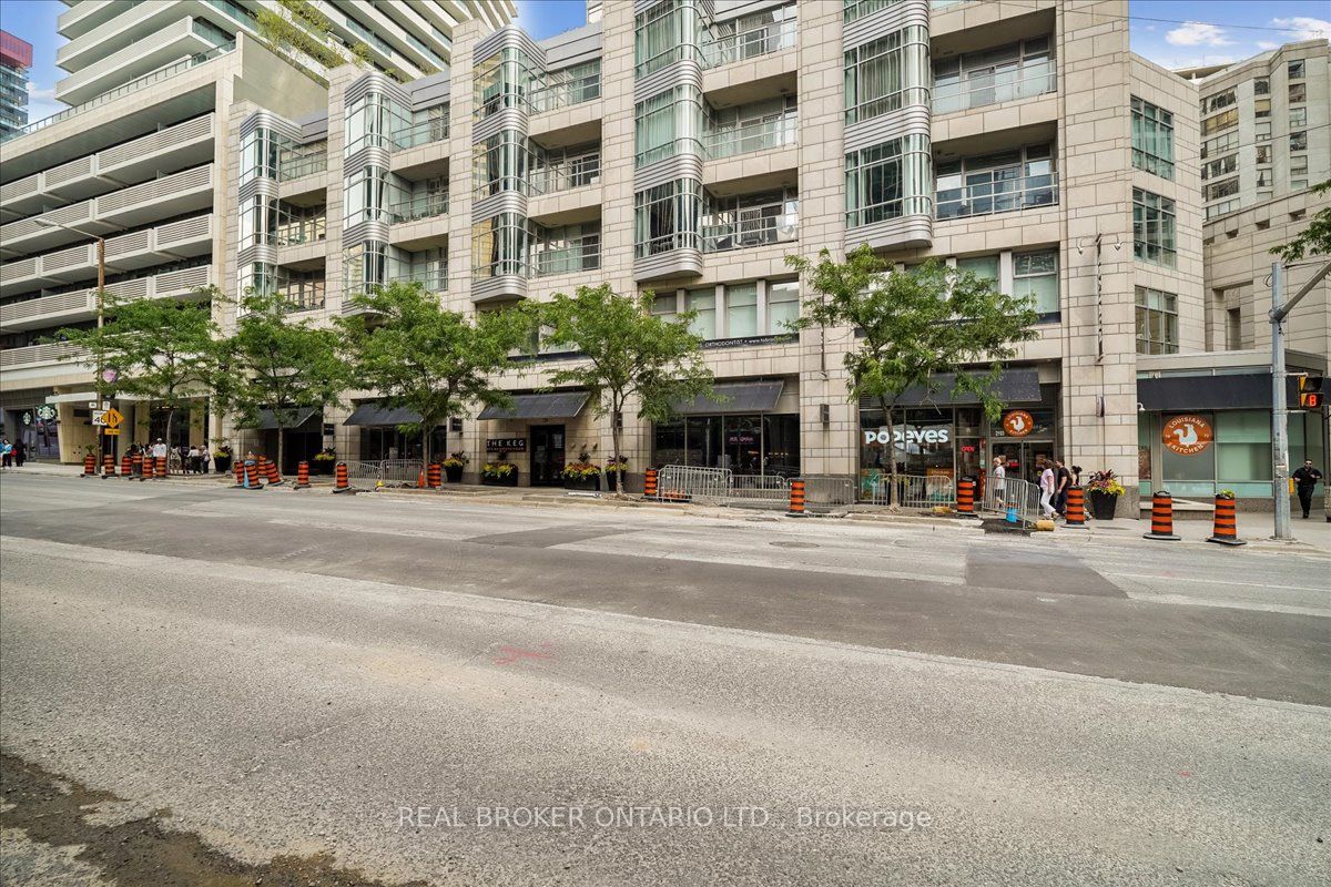 191 Duplex Avenue 105 Property Photo 42