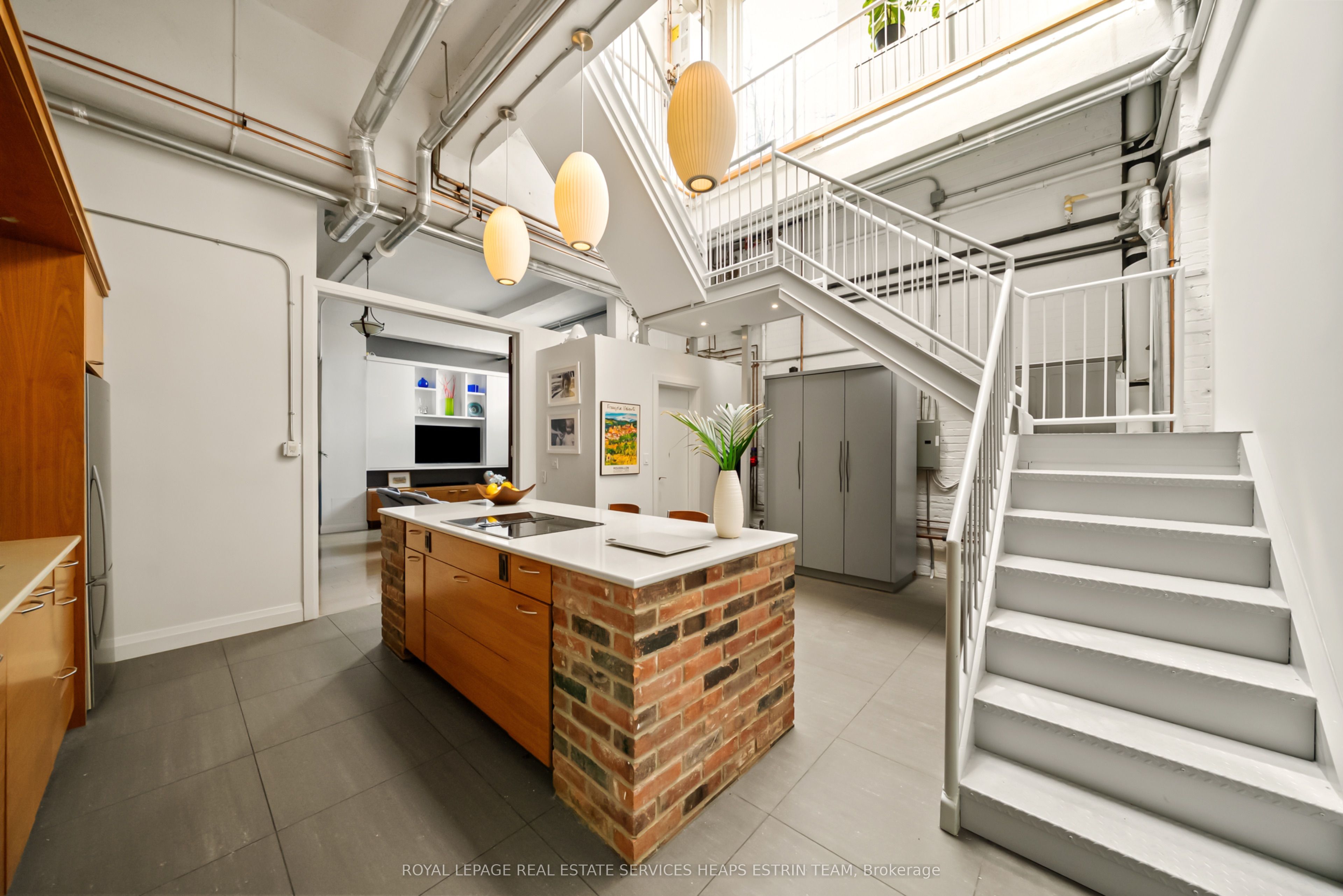 264 Seaton Street 205 Property Photo 4