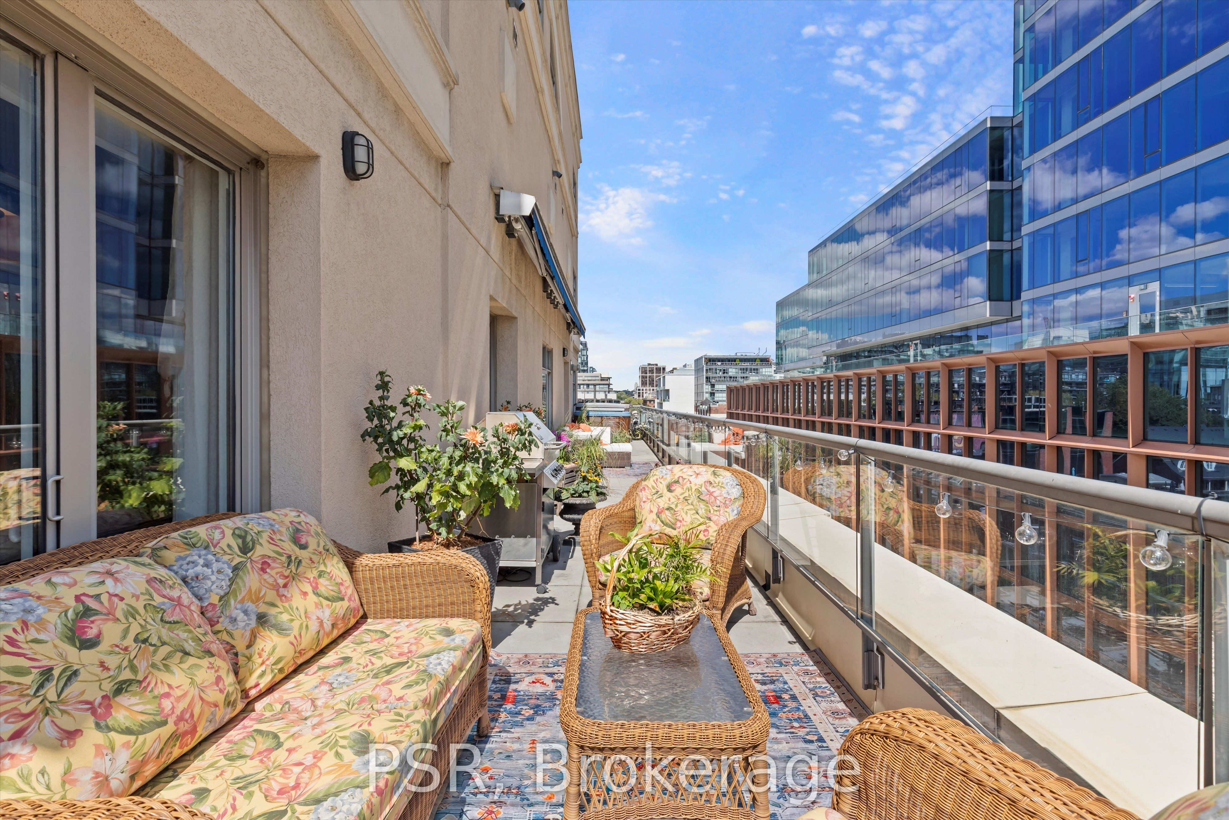 550 Front Street W 620 Property Photo 1