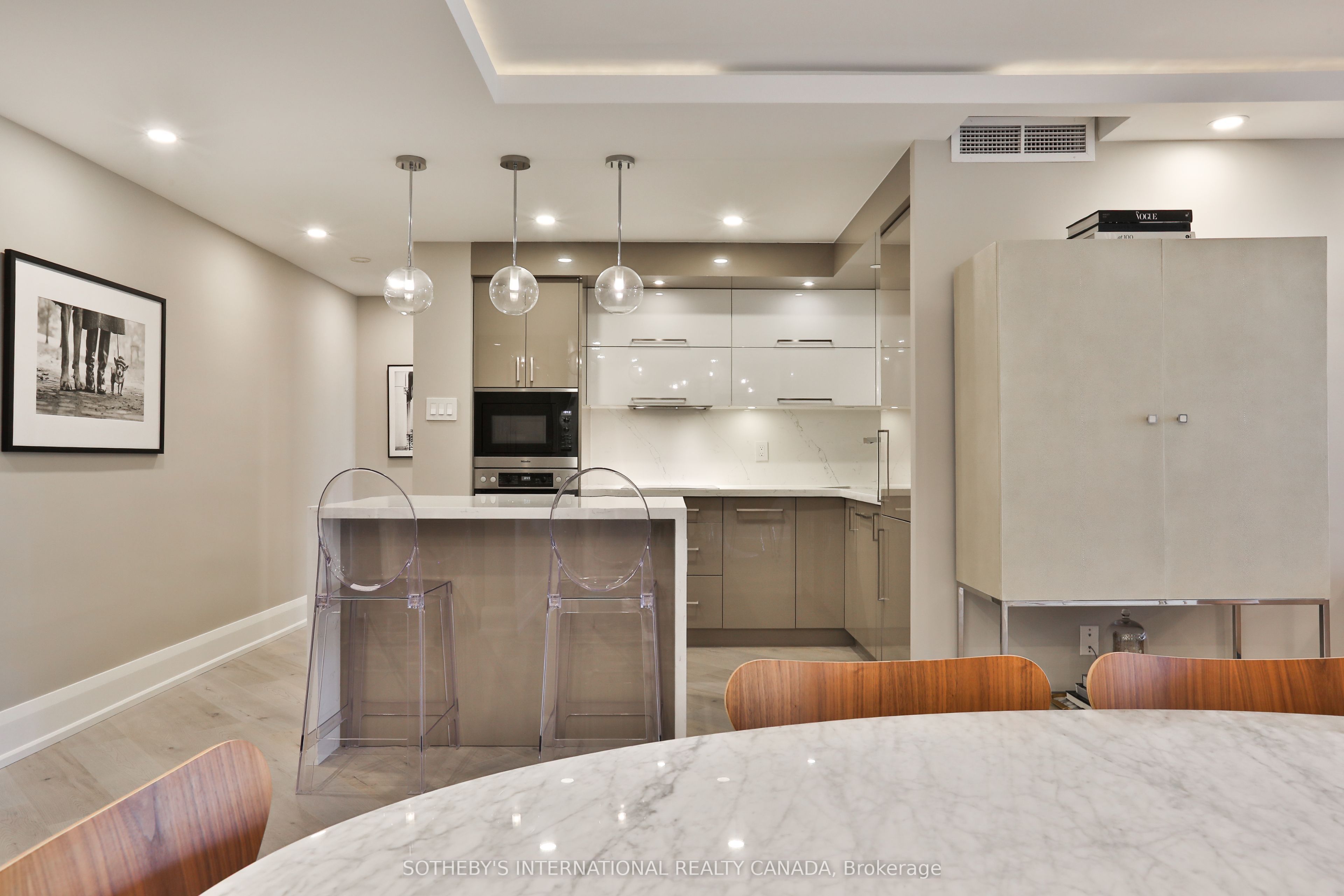 235 St Clair Avenue W 301 Property Photo 6