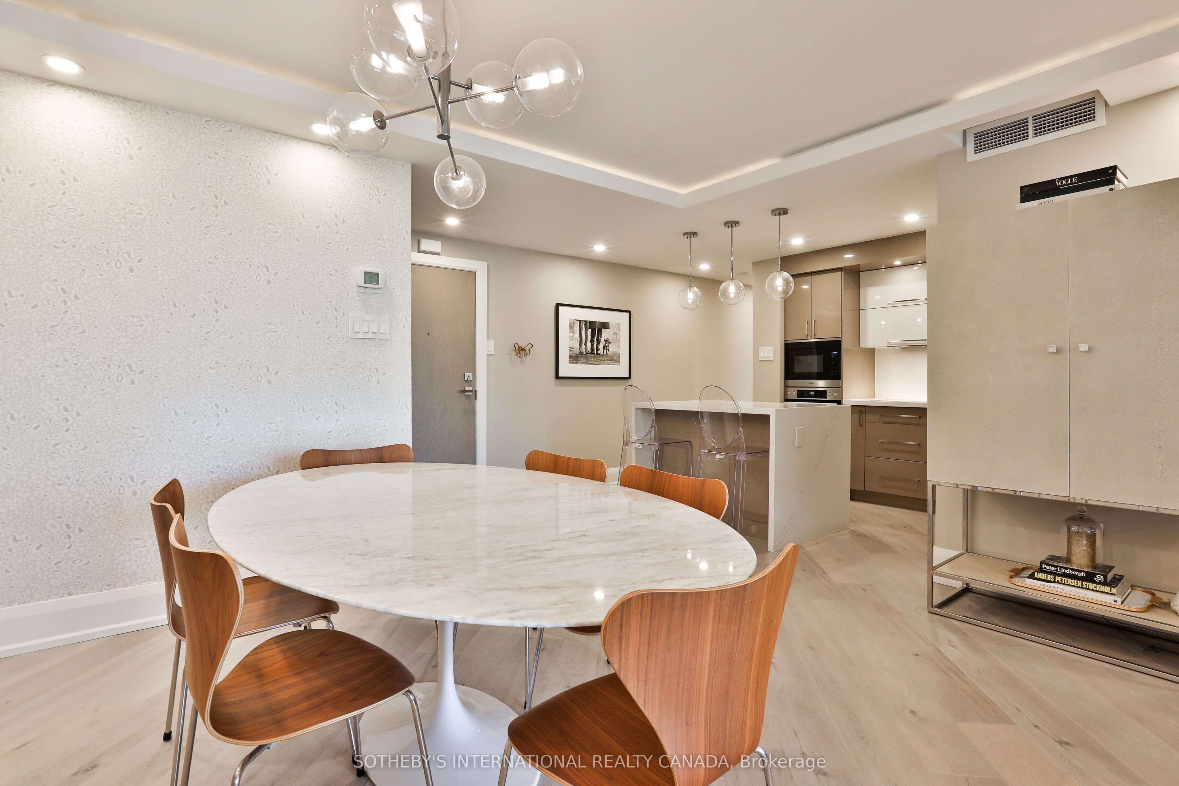 235 St Clair Avenue W 301 Property Photo 7