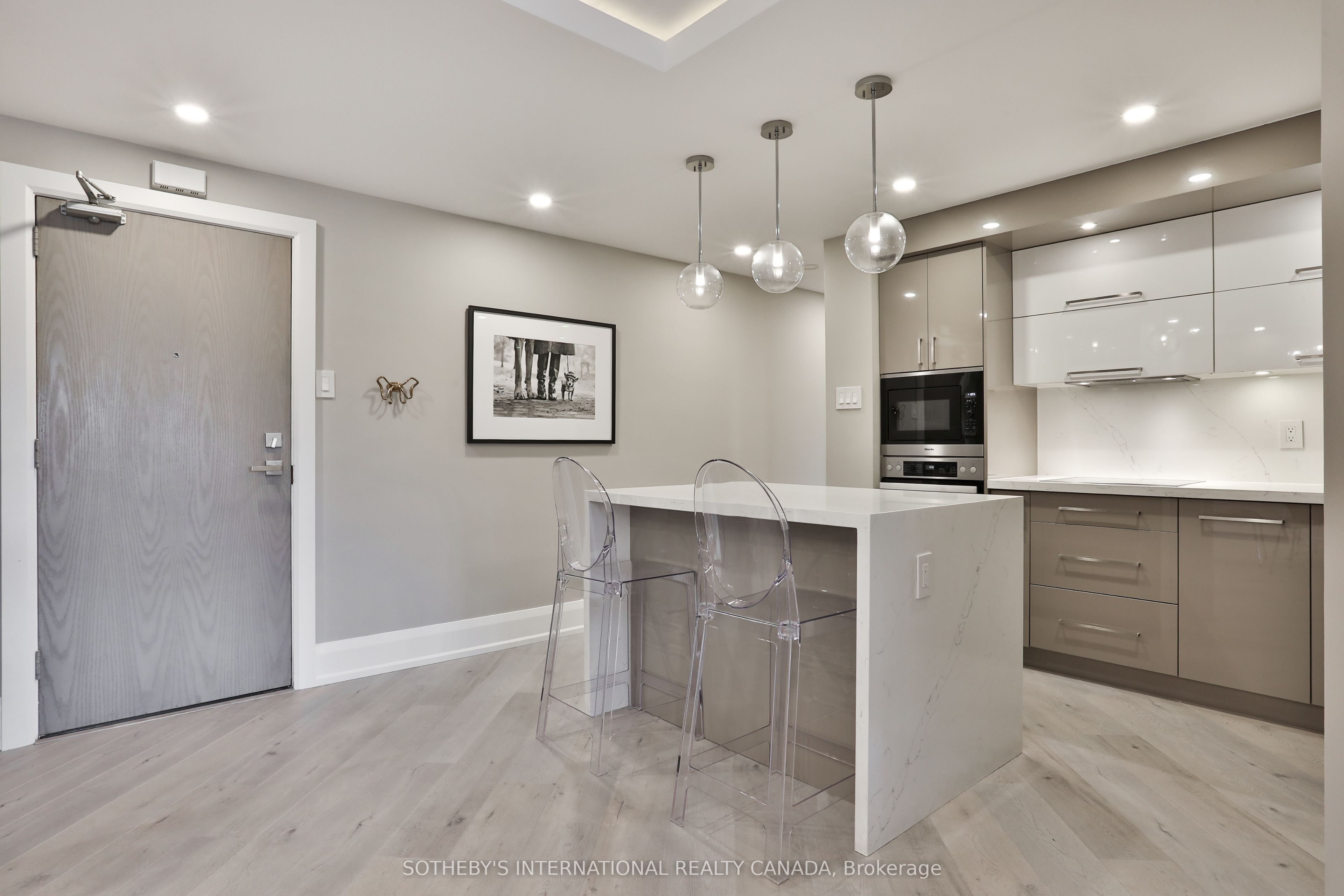 235 St Clair Avenue W 301 Property Photo 16