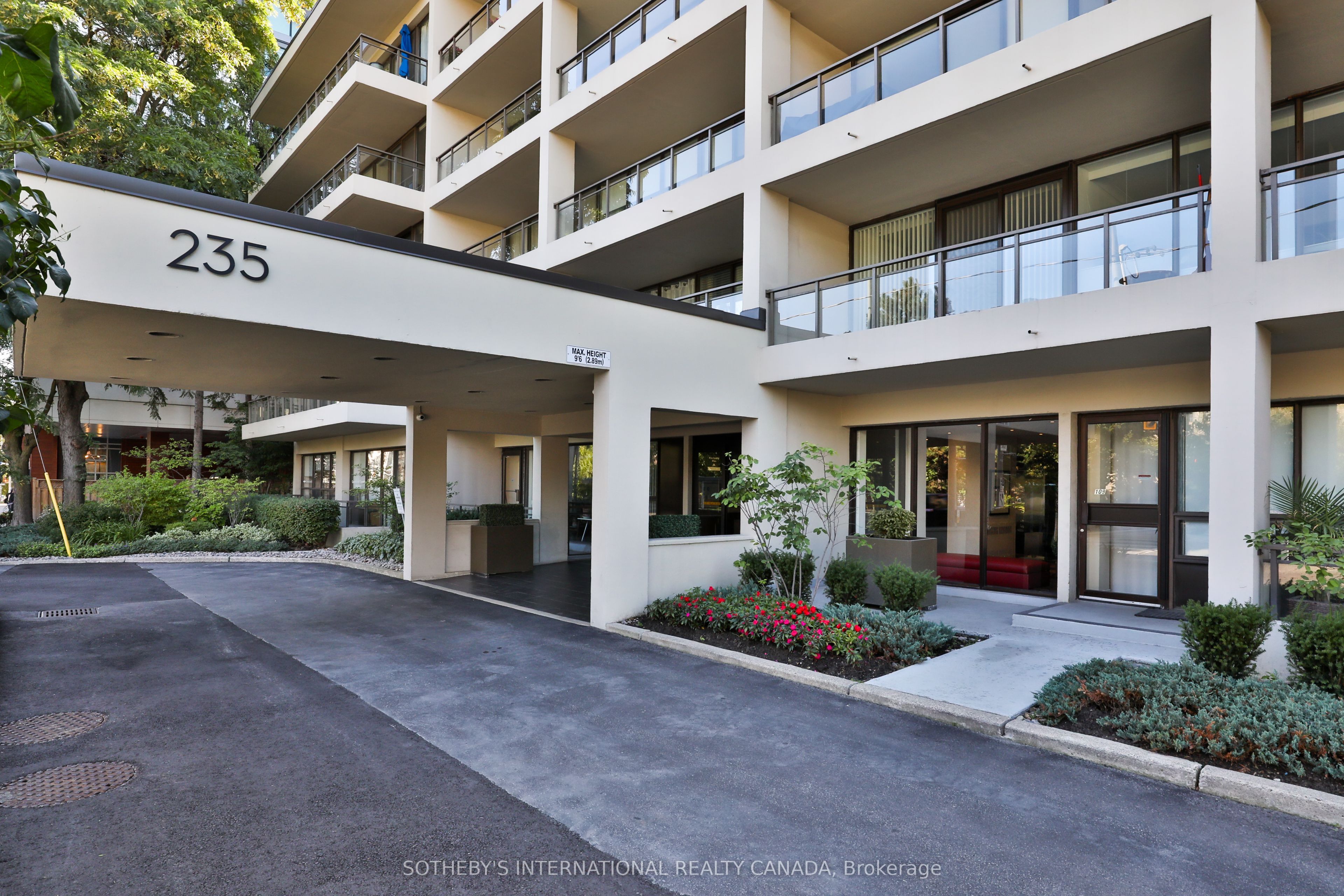 235 St Clair Avenue W 301 Property Photo 38