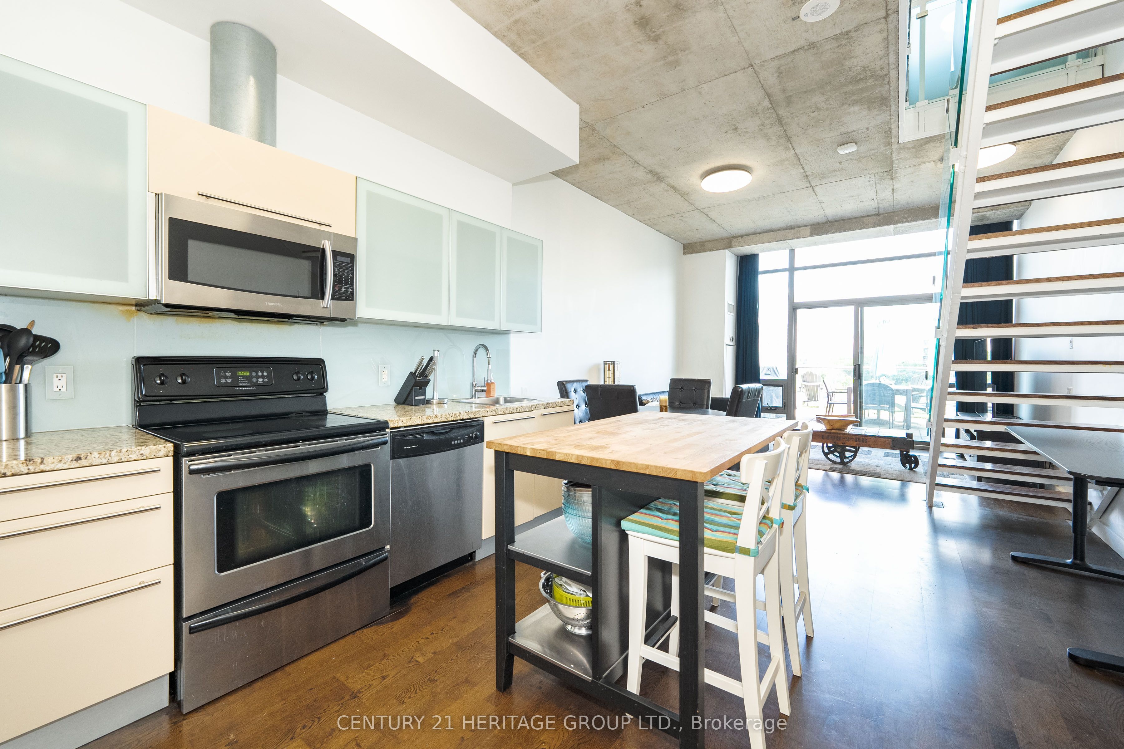 33 Mill Street 607 Property Photo 3