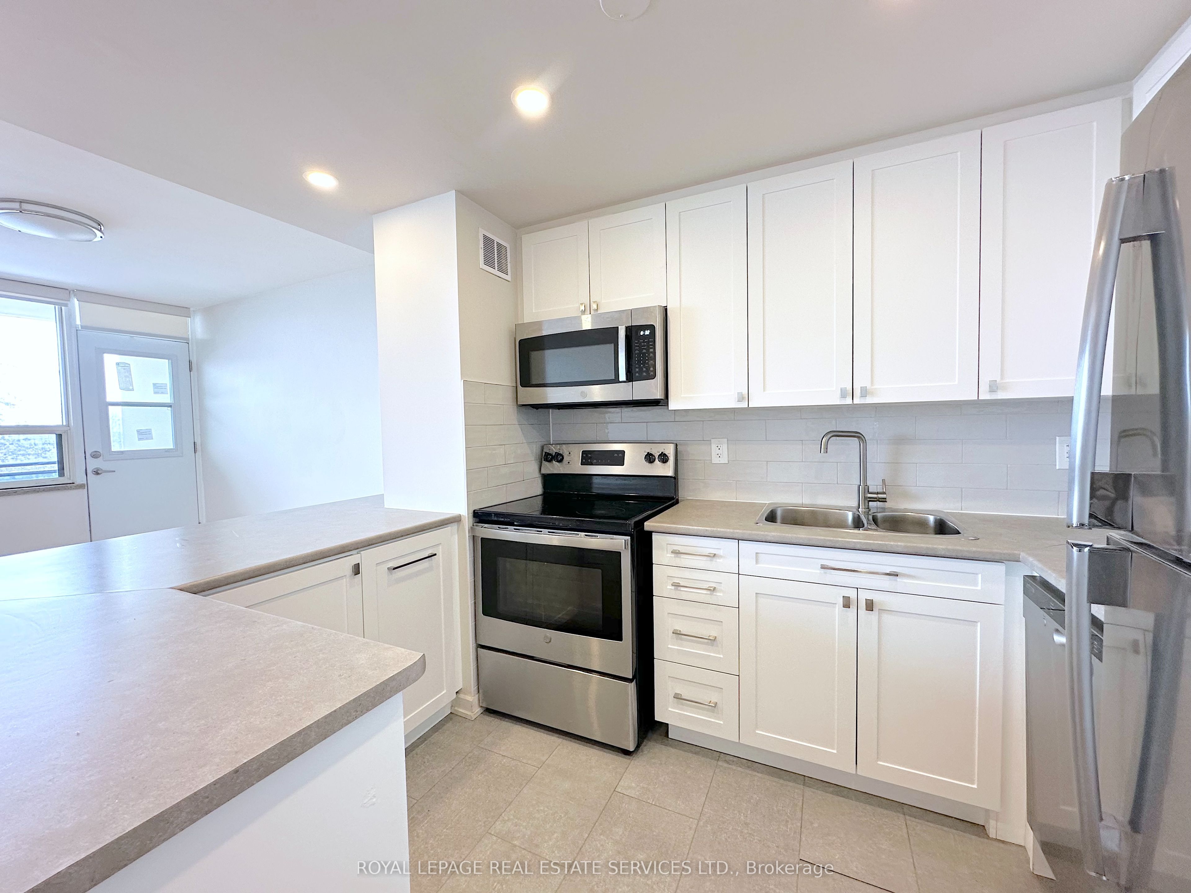 12 Rockford Road 210 Property Photo 5