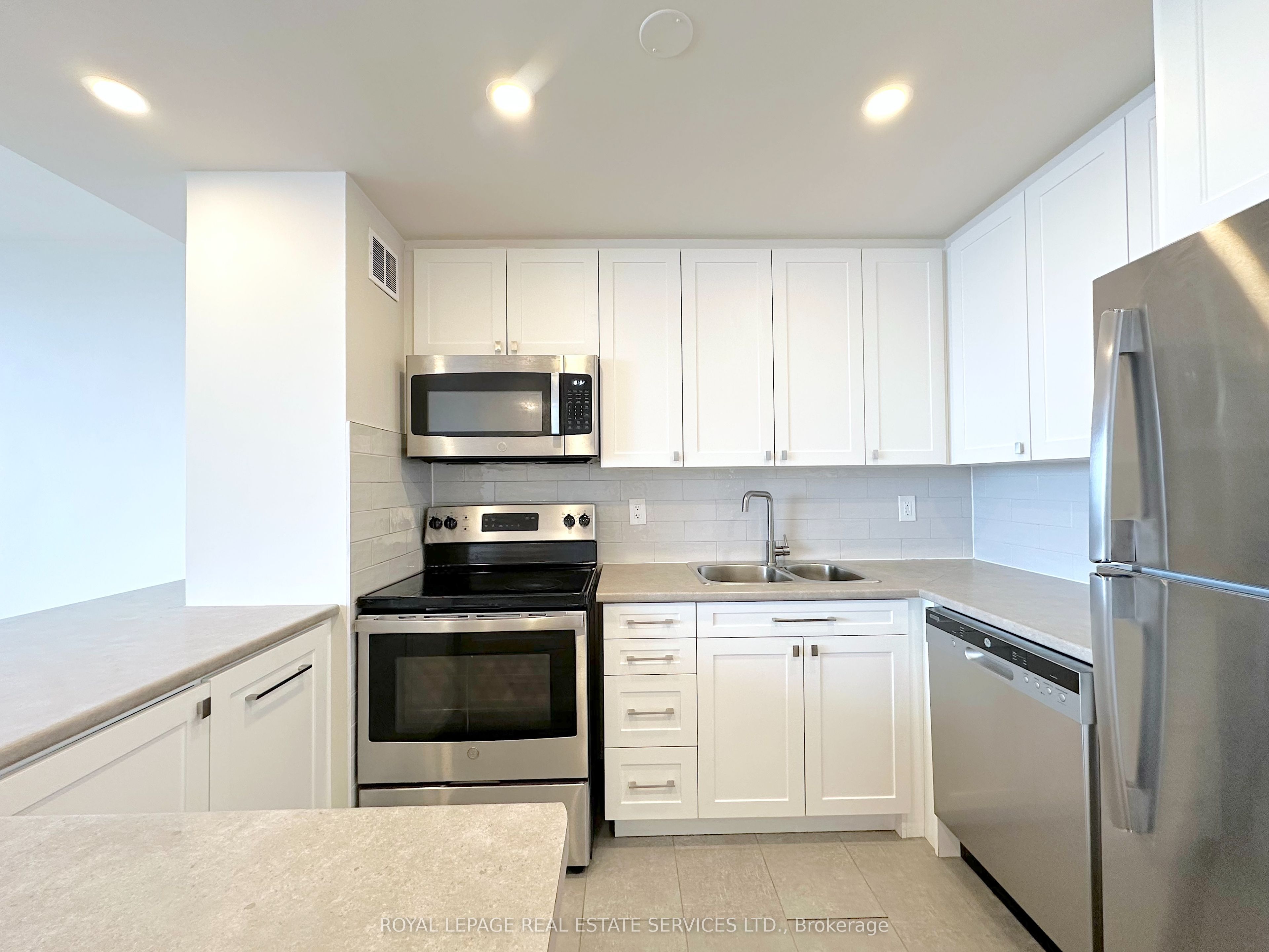 12 Rockford Road 210 Property Photo 6