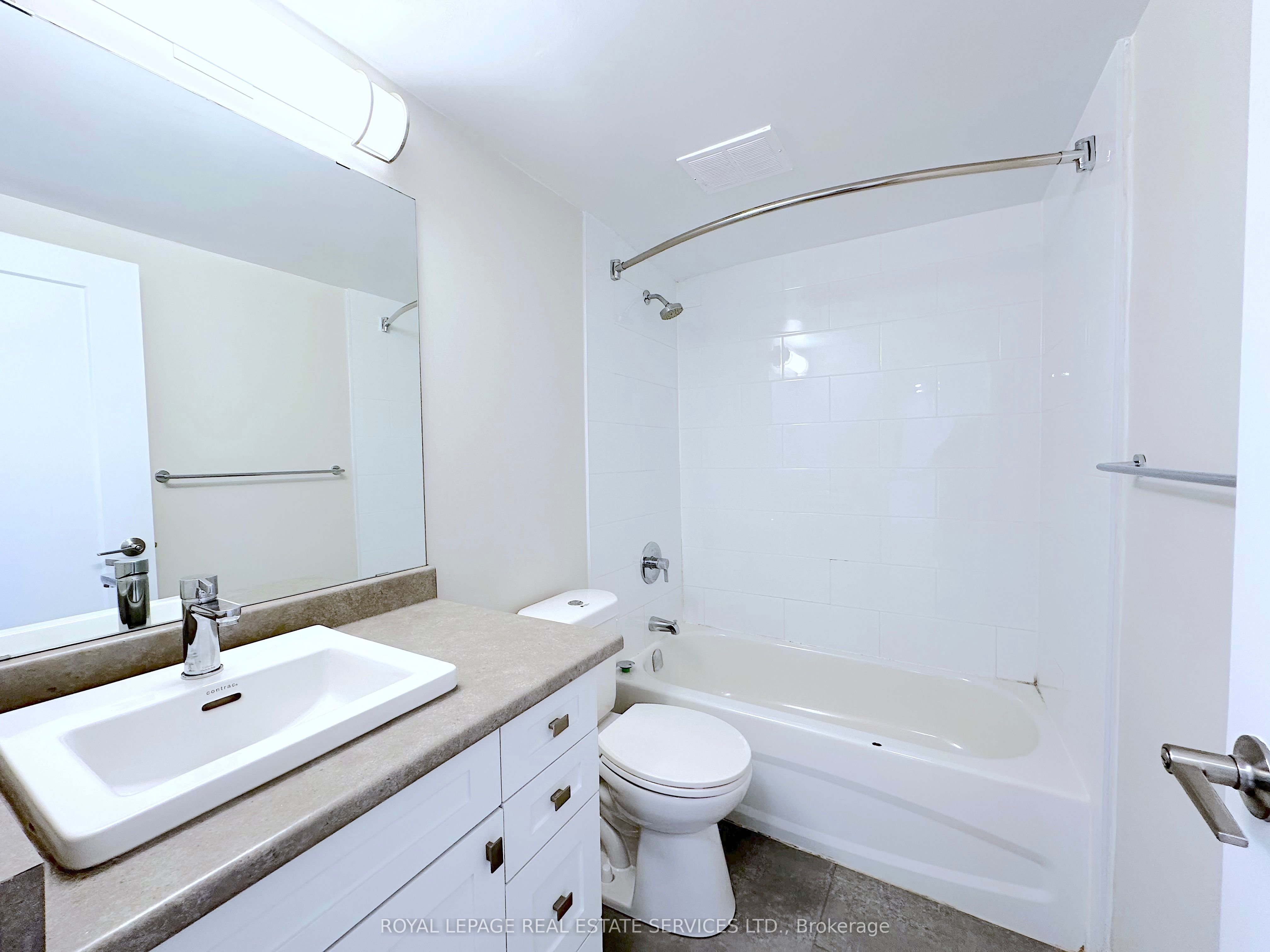 12 Rockford Road 210 Property Photo 10