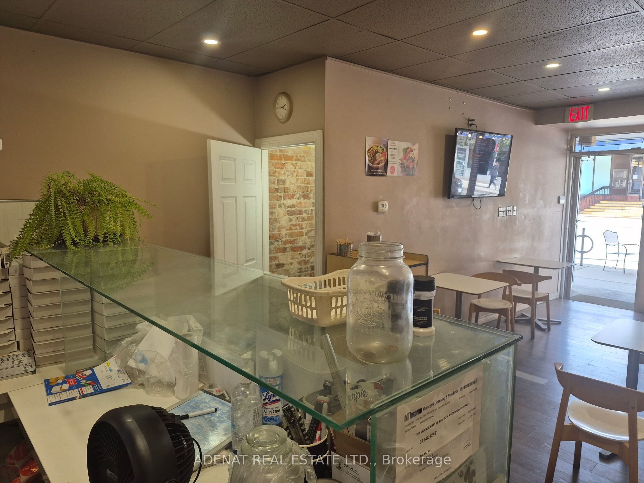 975 Bloor Street W Property Photo 3