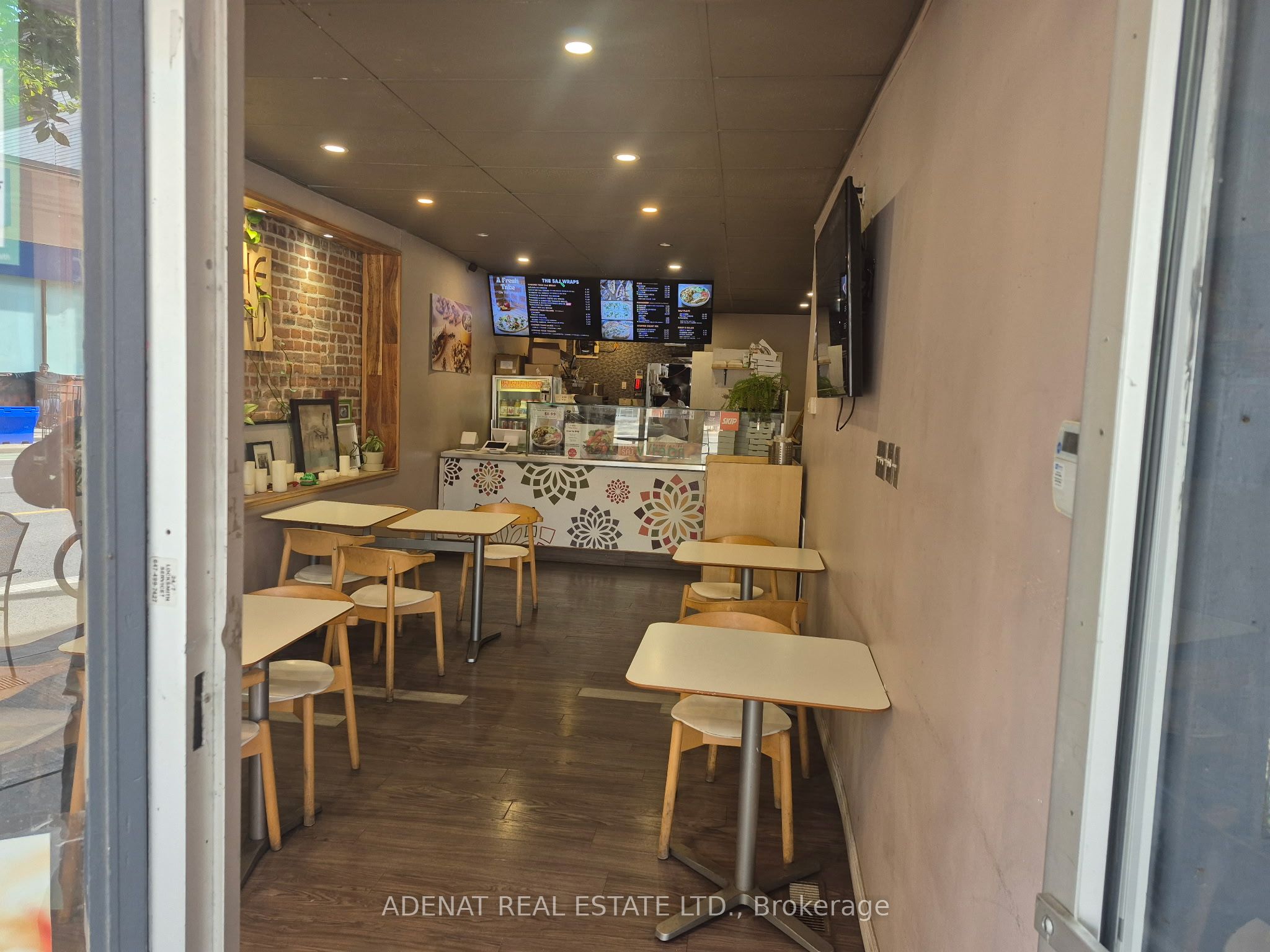 975 Bloor Street W Property Photo 4