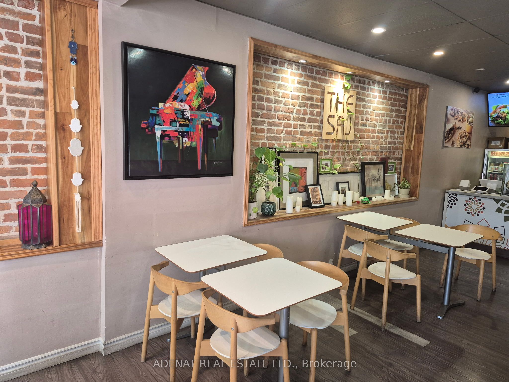 975 Bloor Street W Property Photo 8