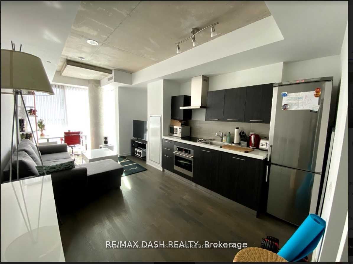 560 King Street W 523 Property Photo 3