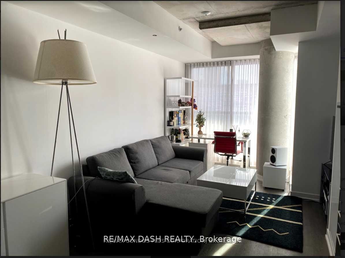 560 King Street W 523 Property Photo 4