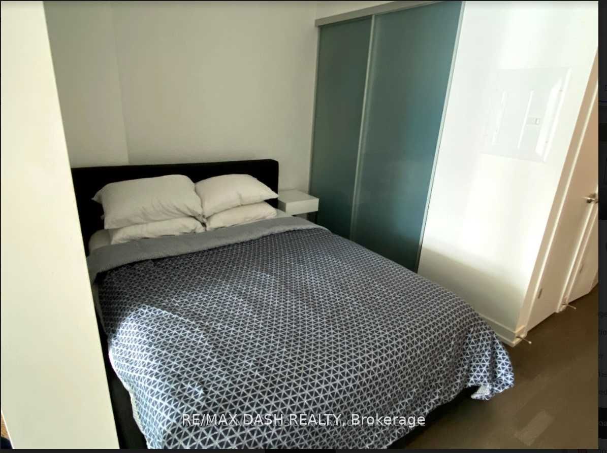 560 King Street W 523 Property Photo 6