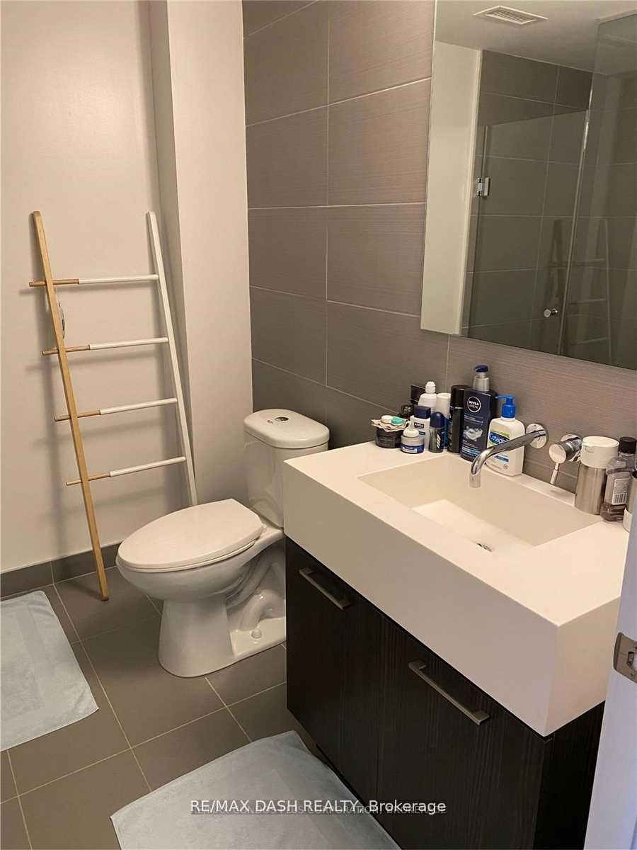 560 King Street W 523 Property Photo 7