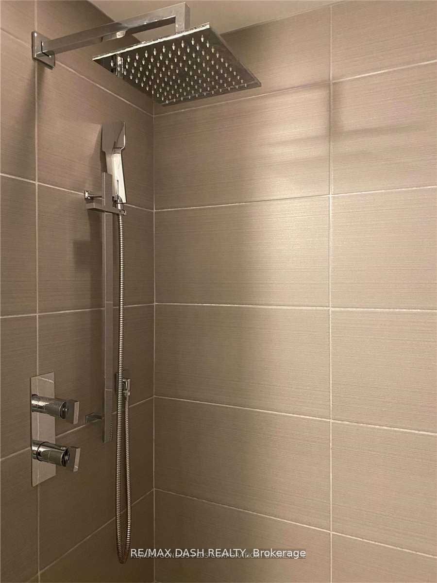 560 King Street W 523 Property Photo 8