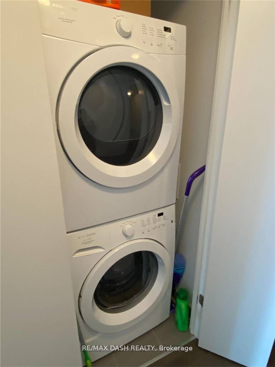 560 King Street W 523 Property Photo 9