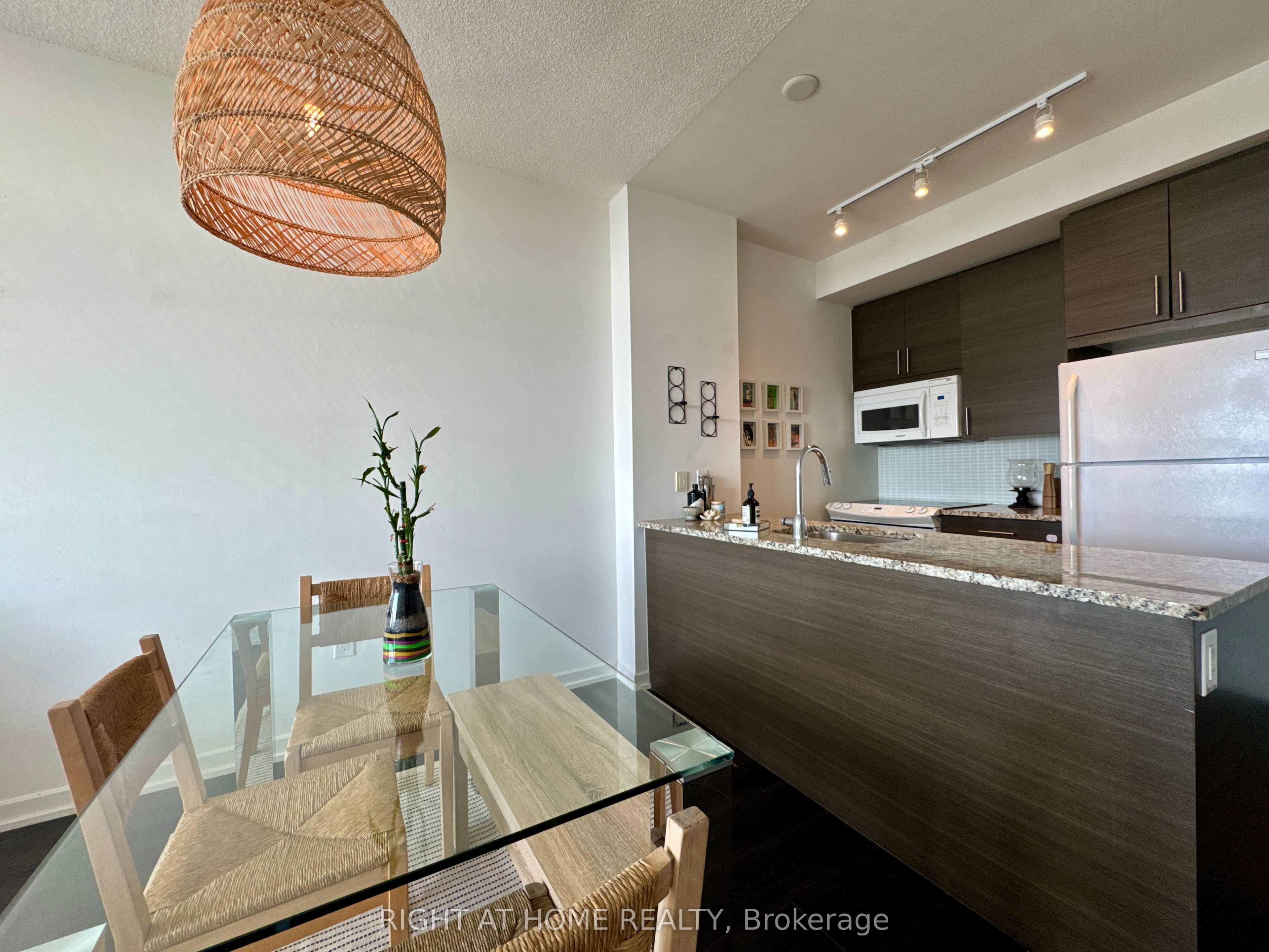 70 Forest Manor Road 2109 Property Photo 9