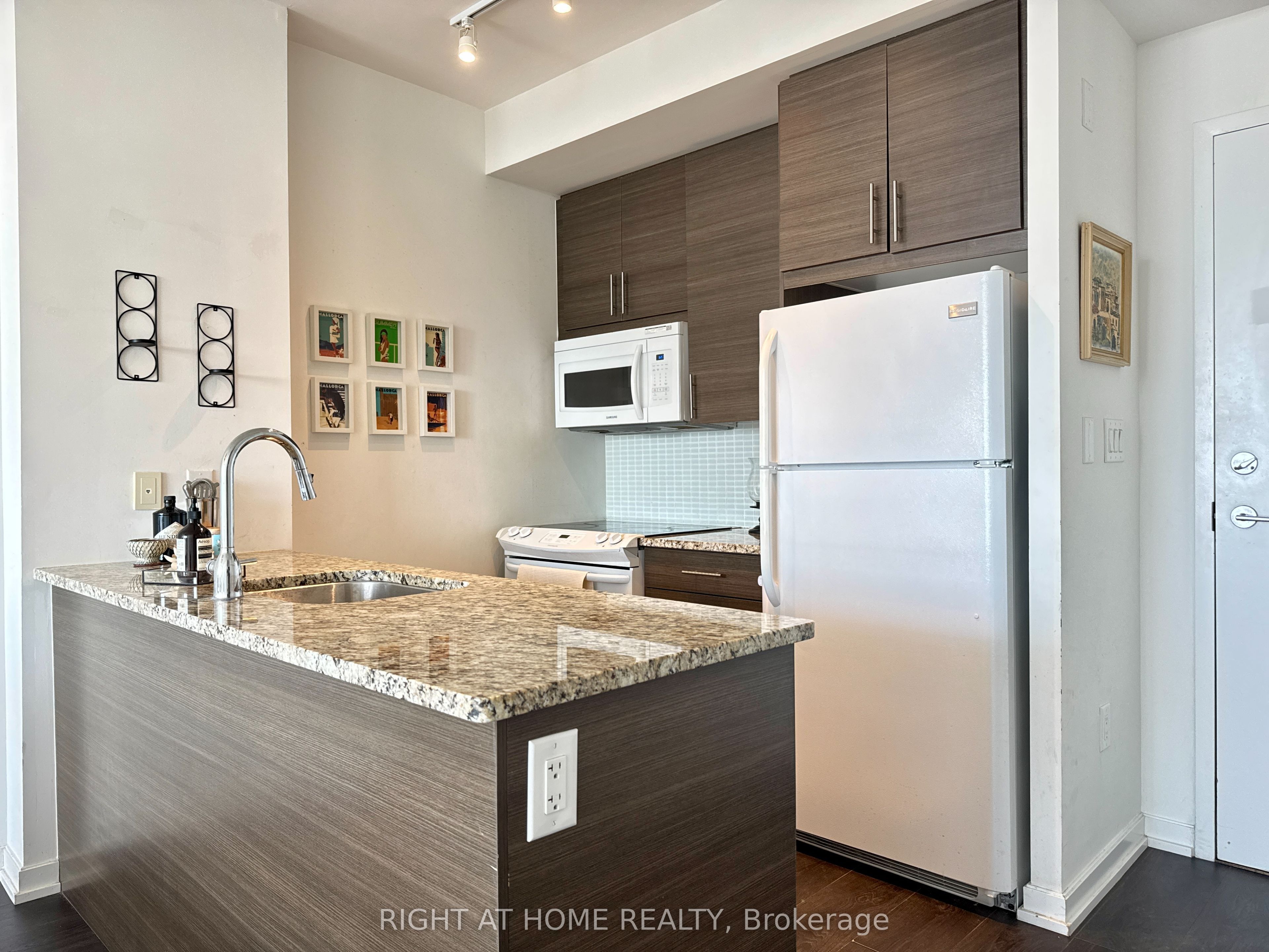 70 Forest Manor Road 2109 Property Photo 15