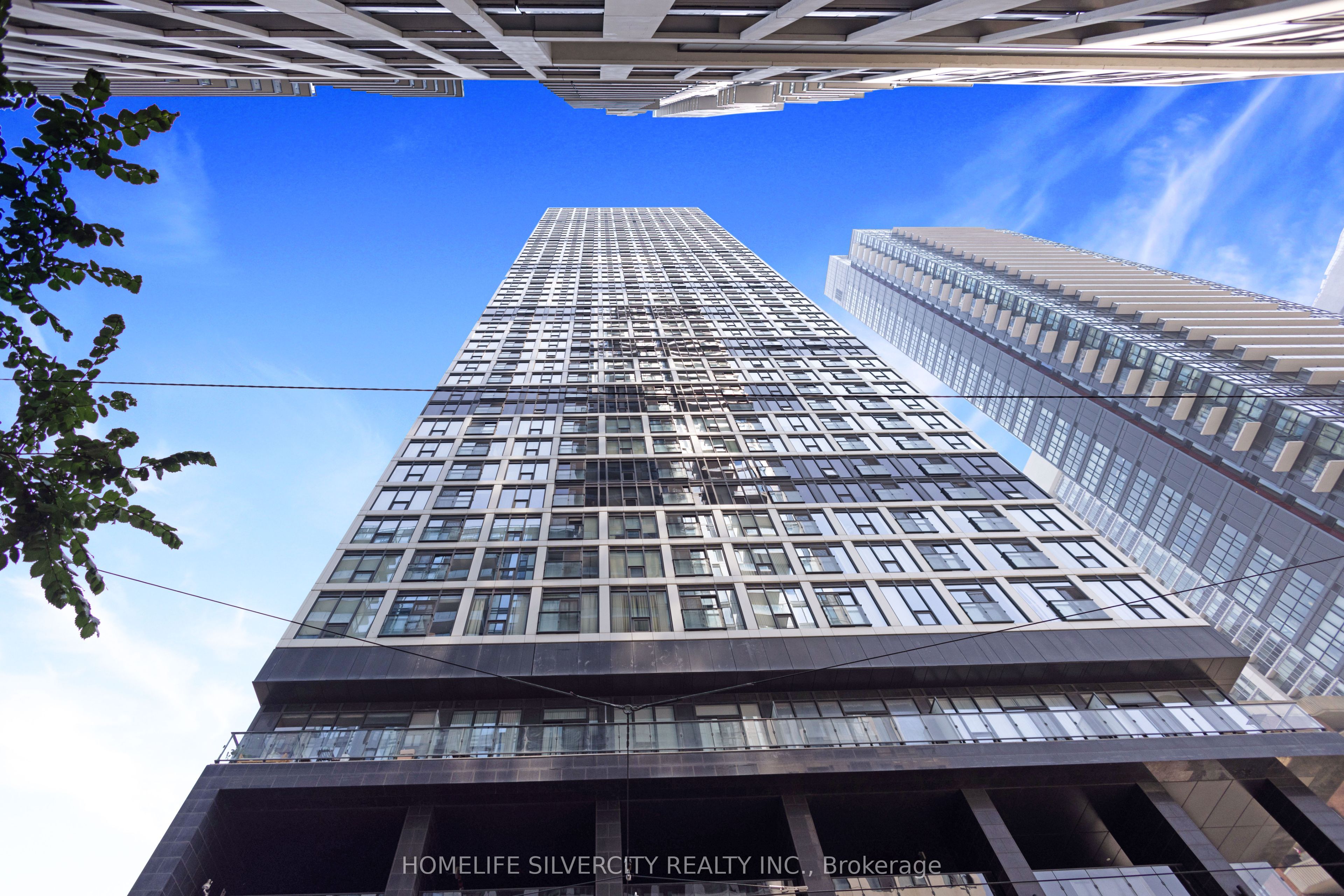 181 Dundas Street E Ph8 Property Photo 1