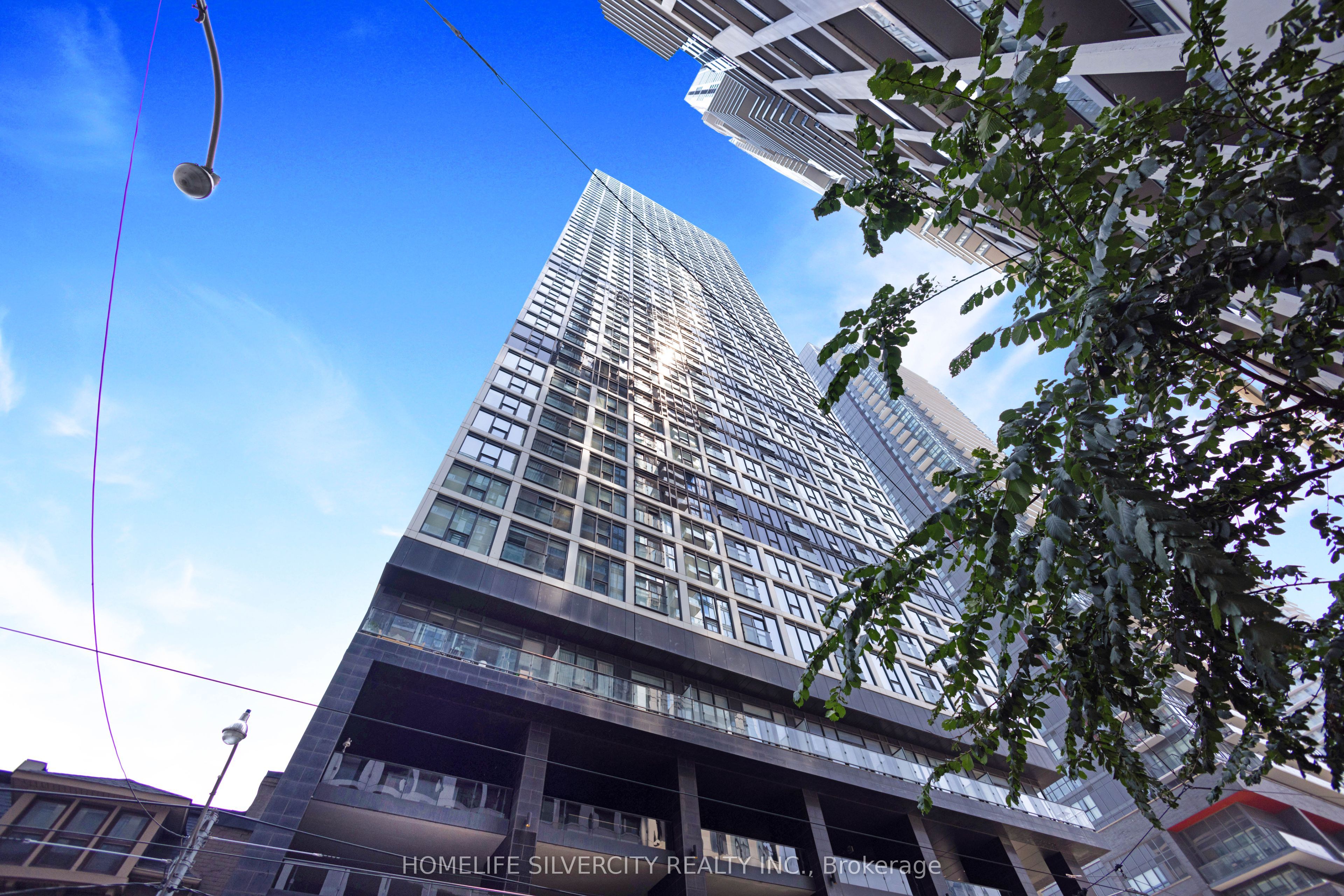 181 Dundas Street E Ph8 Property Photo 2