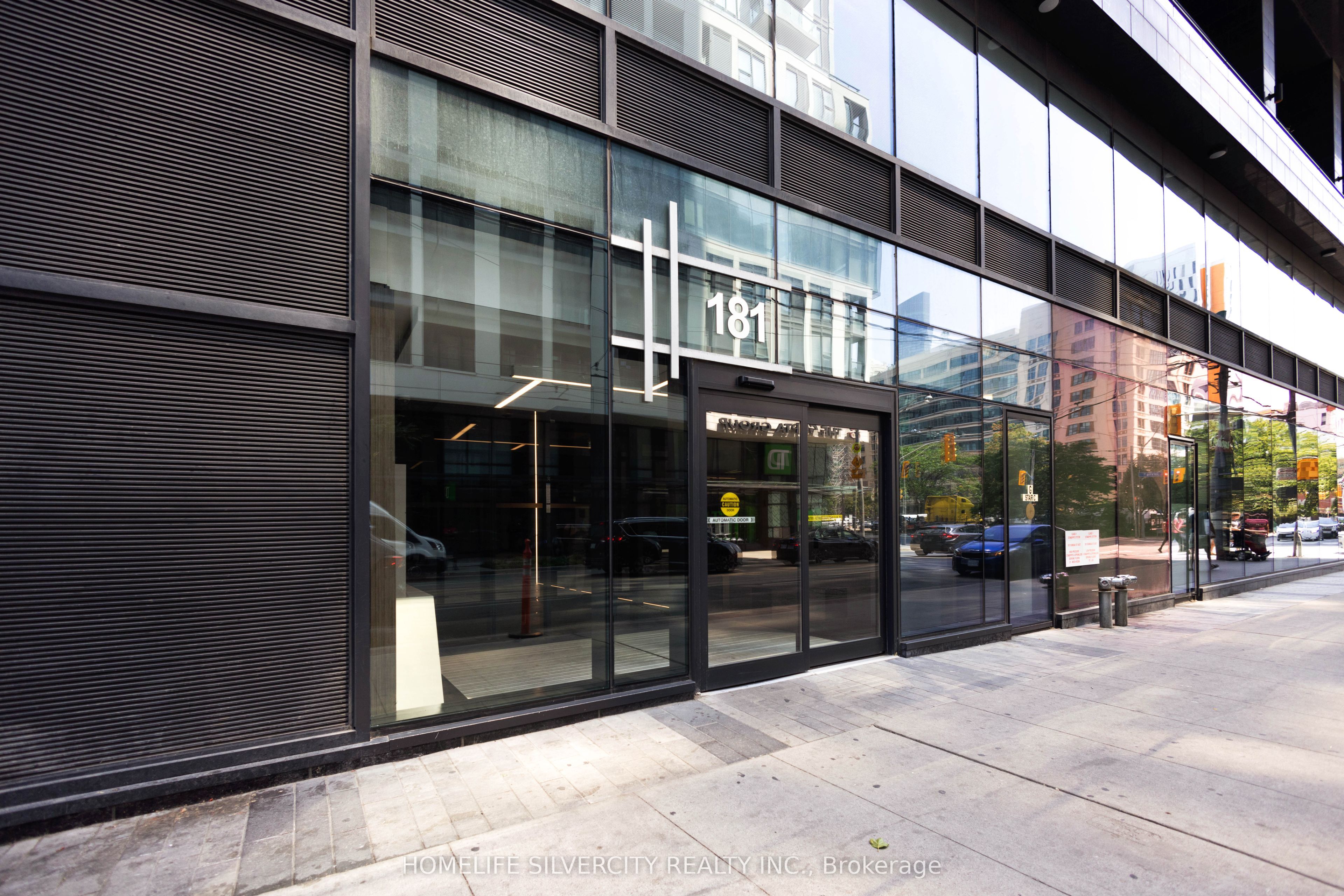 181 Dundas Street E Ph8 Property Photo 6